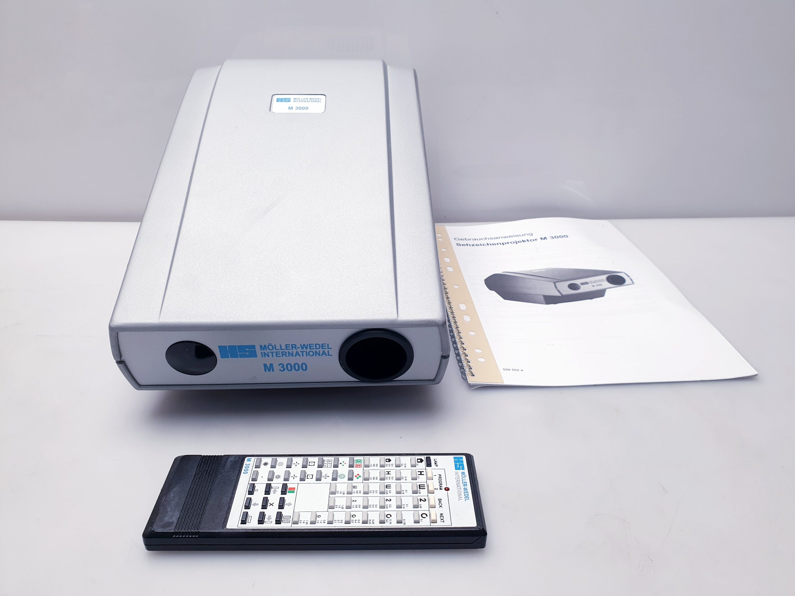 Möller Wedel M 3000 M2000 – Sehzeichenprojektor mit Remote — image 1 of 14