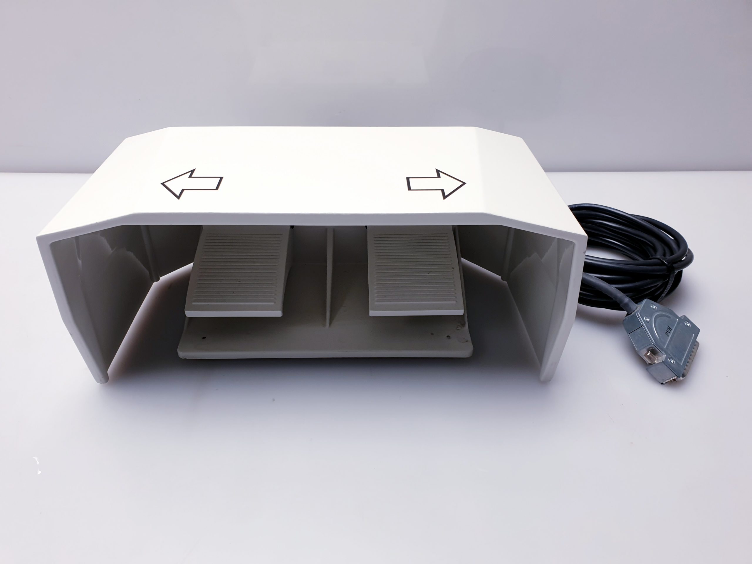 Aesculap Fußschalter Fußpedal FS003 für Orthopilot Workstation — image 1 of 7