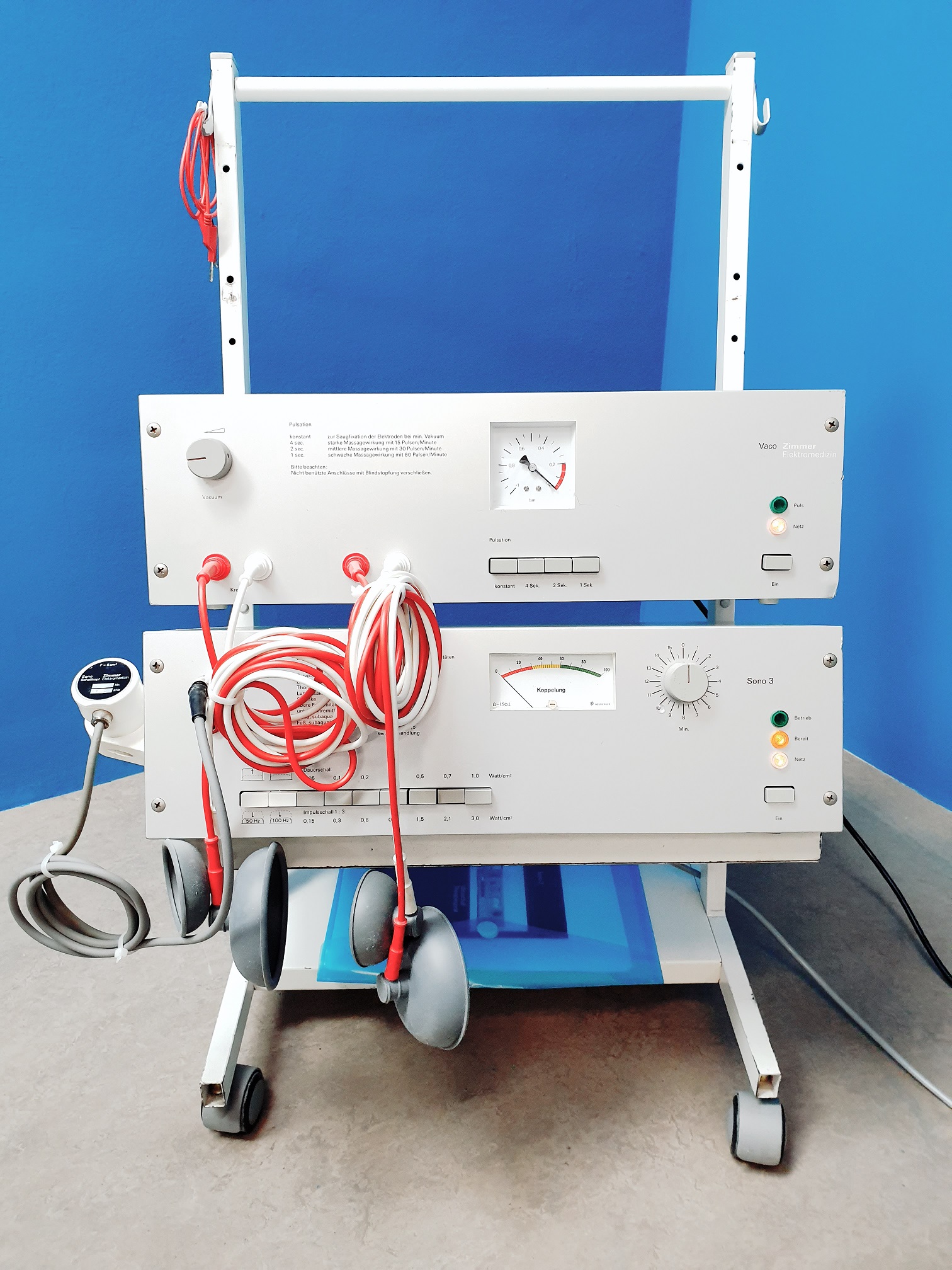 Zimmer Elektromedizin SONO 3 + Vaco Reizstromgerät mit Gerätewagen — image 1 of 6