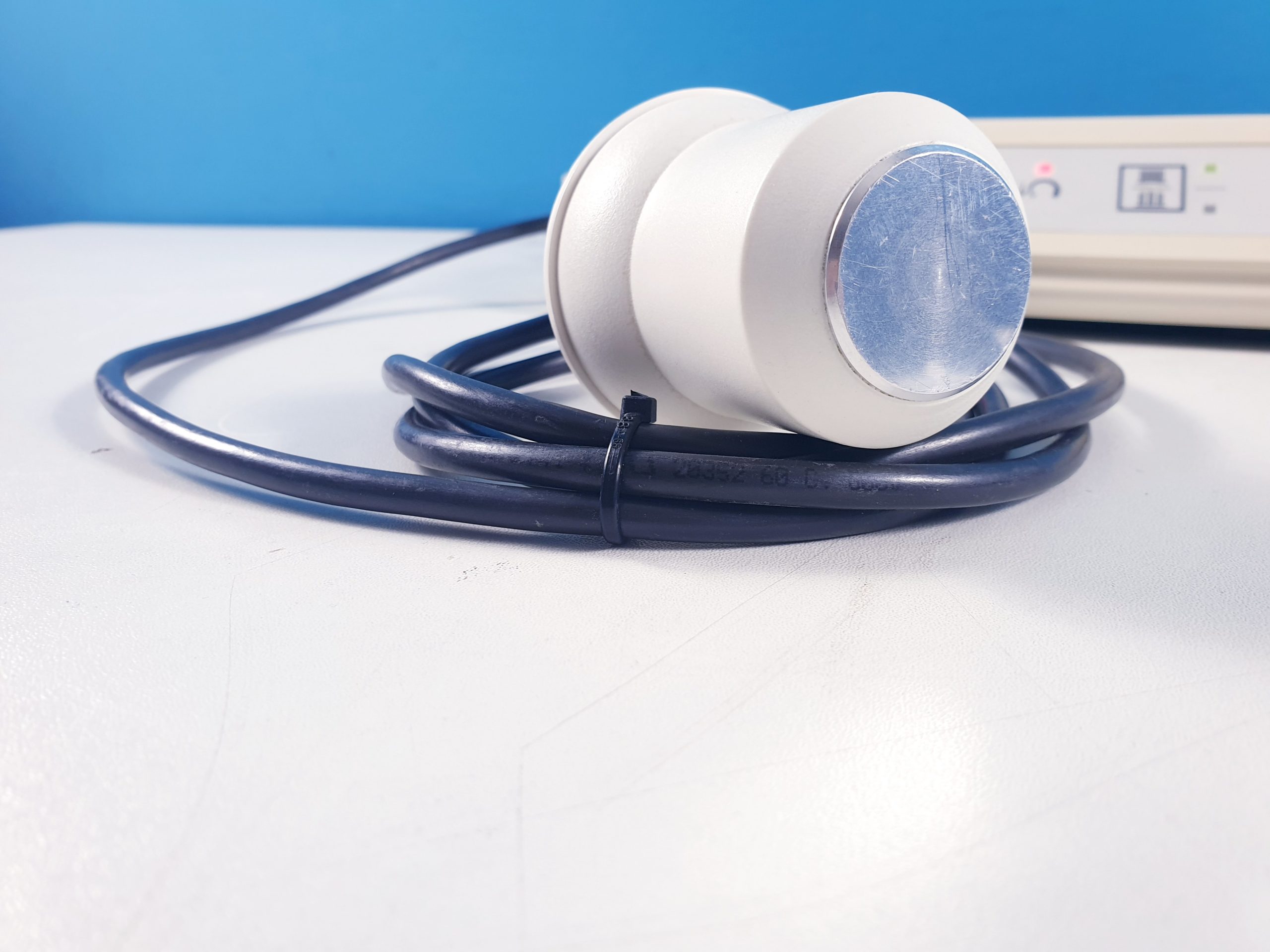 Siemens SONOSTAT 833 Ultraschalltherapiegerät mit ERA 4Cm2 875 KHz Kopf — image 1 of 5