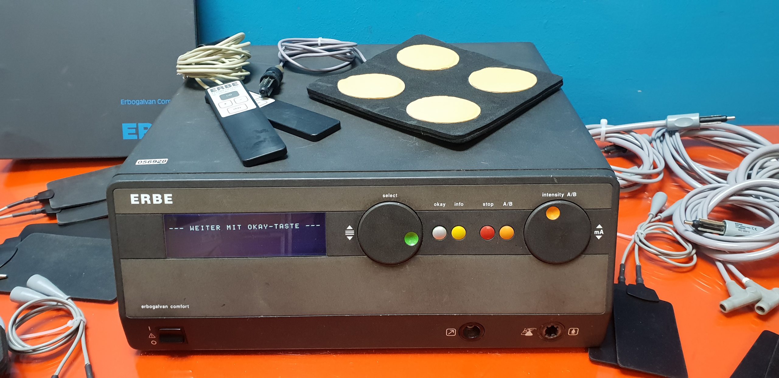 ERBE erbogalvan Comfort Elektrotherapiegerät mit Zubehör — image 1 of 9