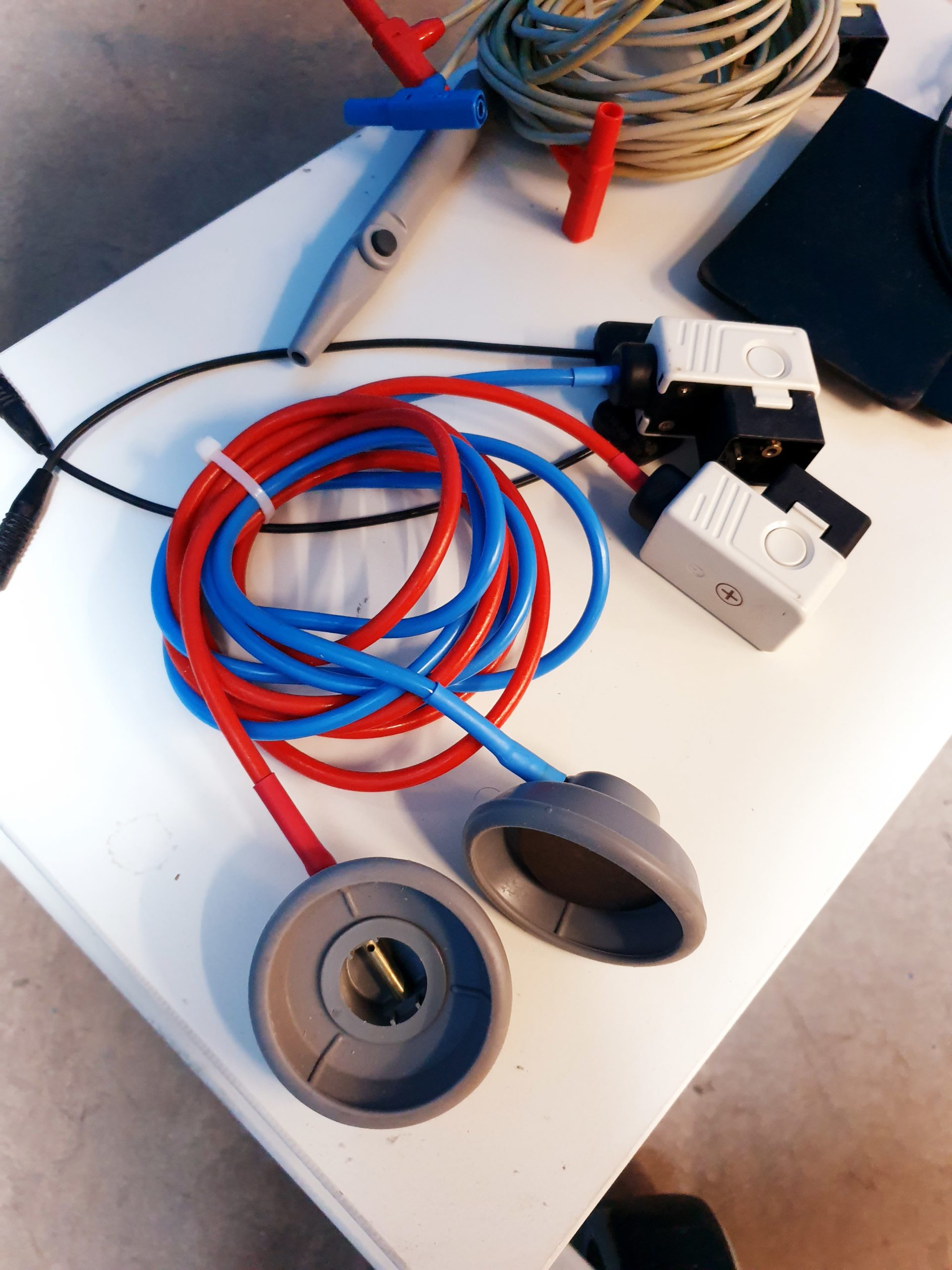 Siemens Universal Neuroton 826 Reizstrom Physiotherapie + Siemens Neoserv 824 auf einem Rollwagen thumbnail 2