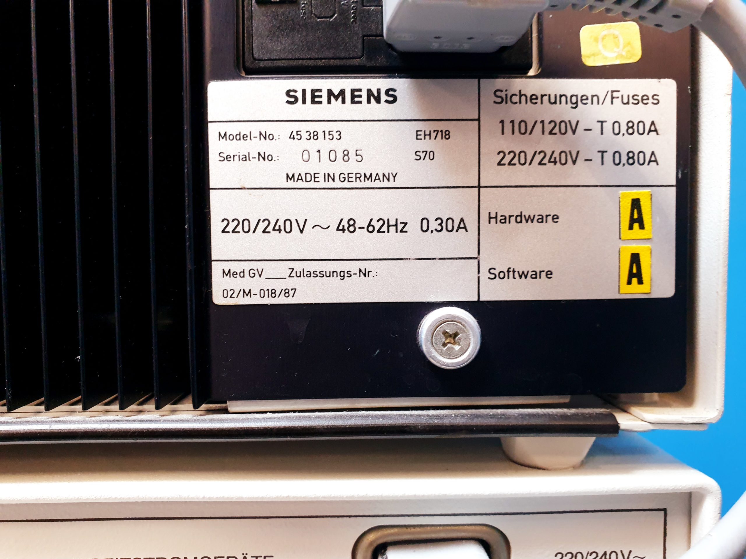 Siemens Universal Neuroton 826 Reizstrom Physiotherapie + Siemens Neoserv 824 auf einem Rollwagen thumbnail 6