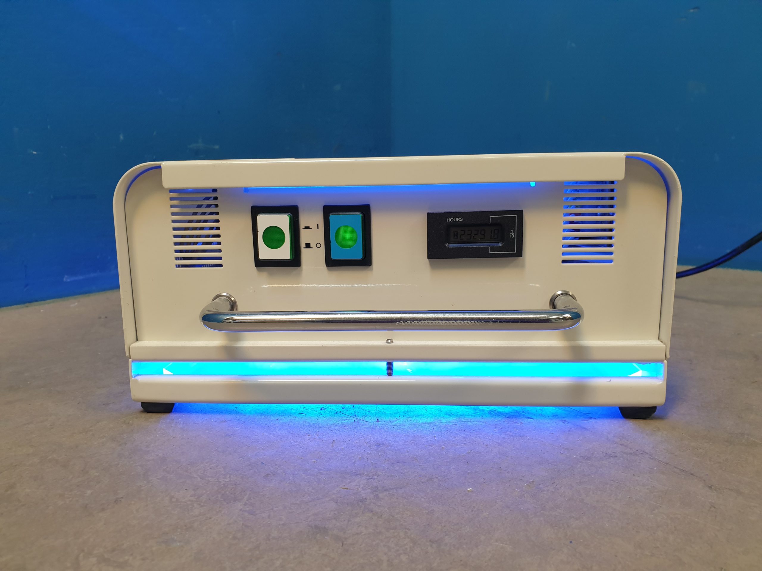 Dräger Photo-Therapy 4000 Neonatal Photo-therapy Unit — image 1 of 12