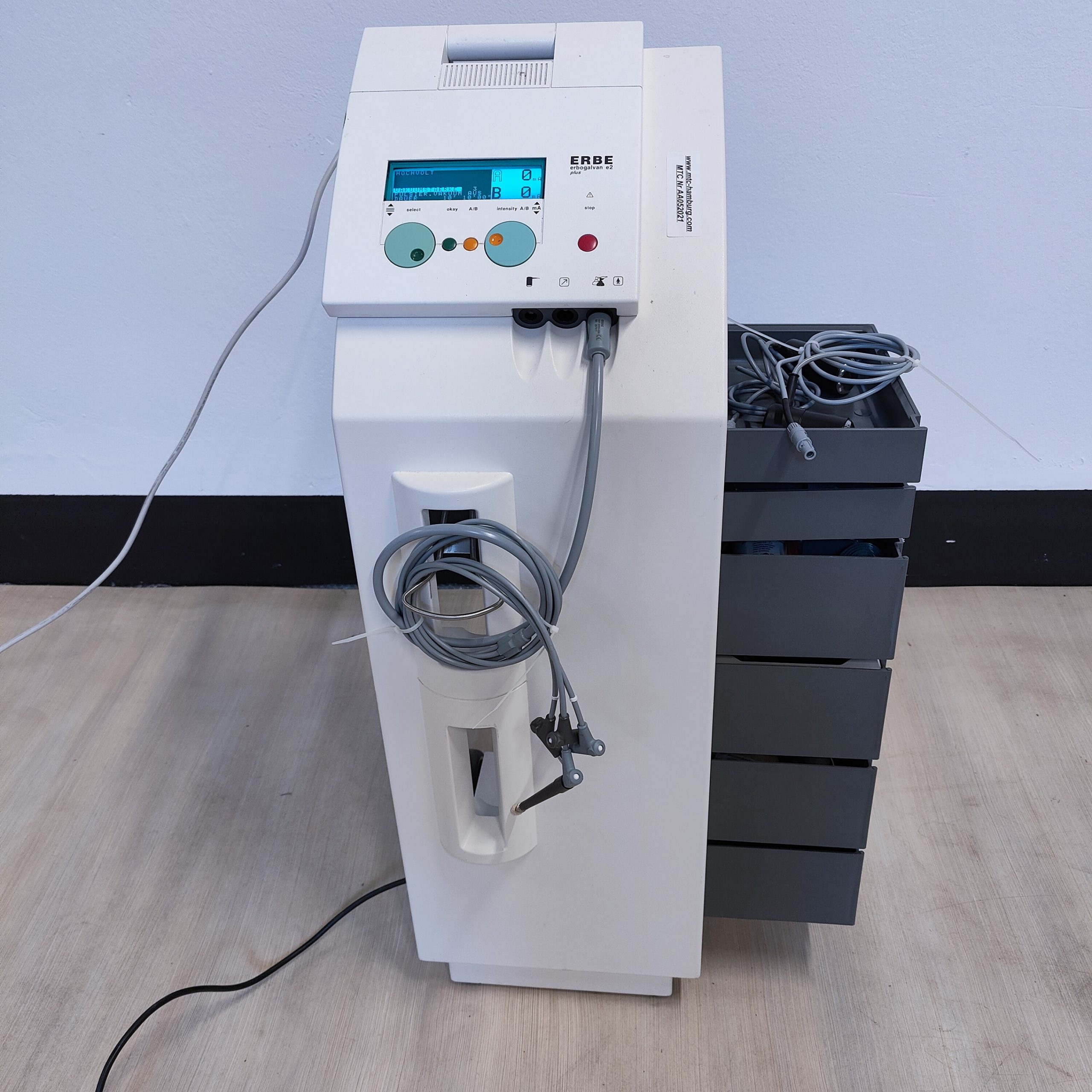 ERBE erbogalvan e2 Plus Elektrotherapiegerät mit Zubehör — image 1 of 13