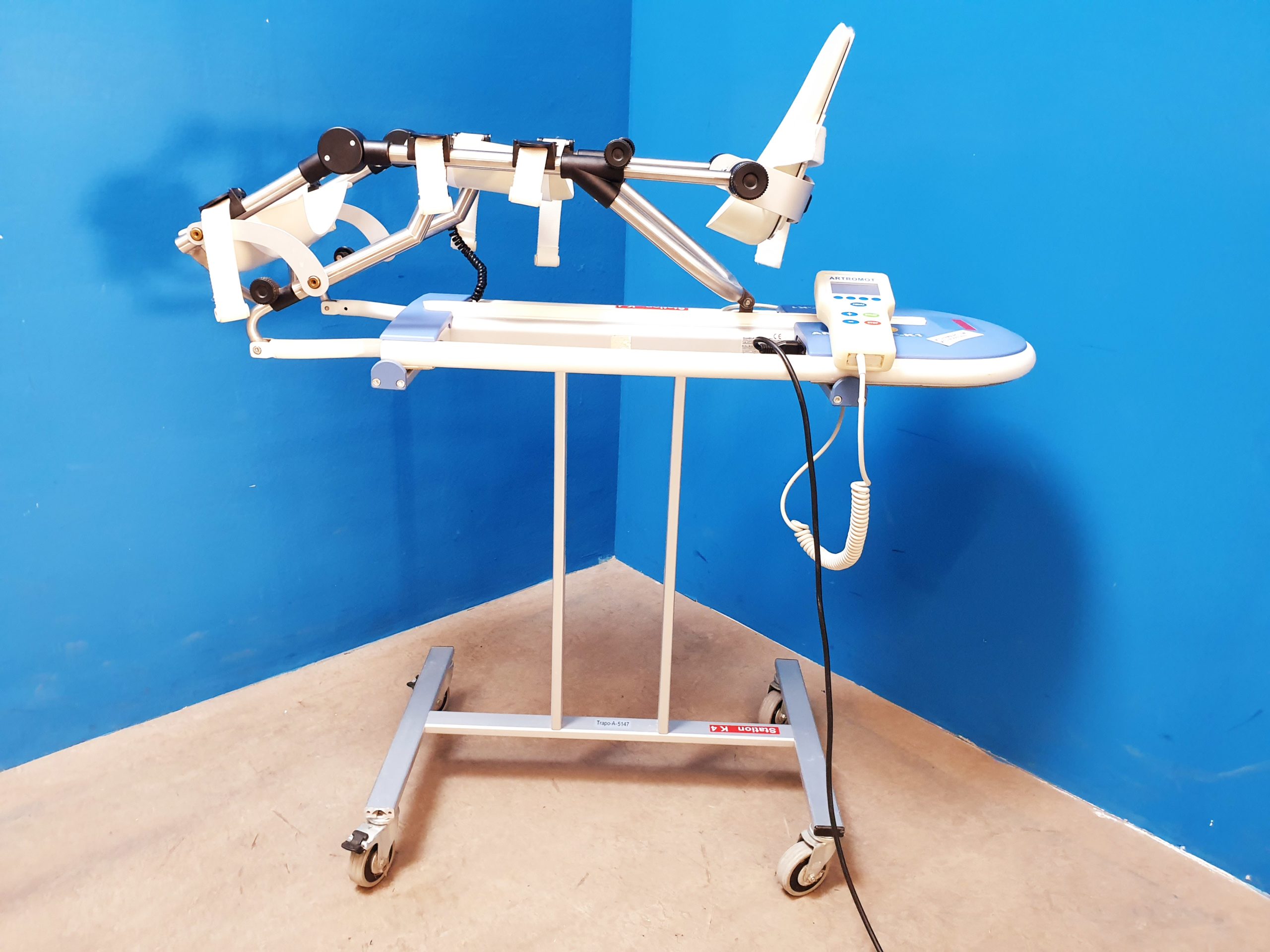 ARTROMOT-K1 CPM-Kniebewegungsschiene Bewegungsschiene auf fahrbarem Gestell — image 1 of 7