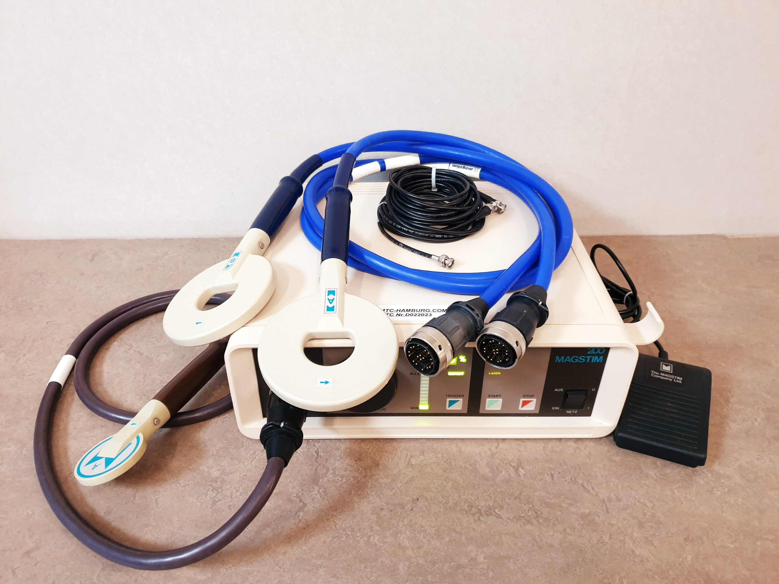 Novametrix Magstim 200 Magnetstimulator mit 03 Applikatoren — image 1 of 9