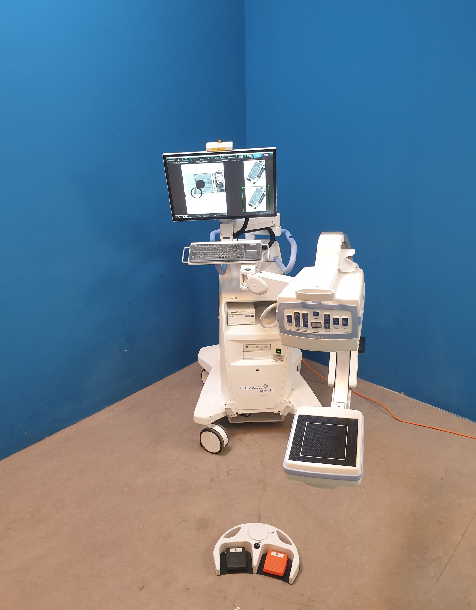 Hologic Fluoroscan InSight FD Mini C-Arm — image 1 of 13