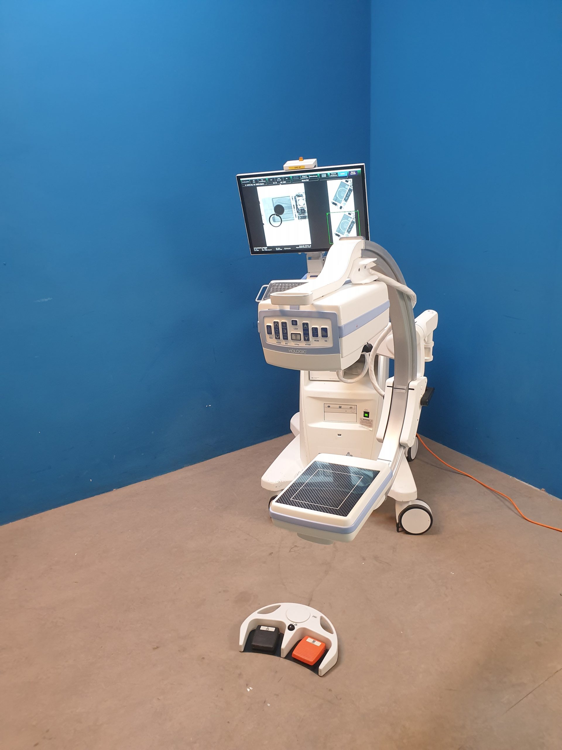 Hologic Fluoroscan InSight FD Mini C-Arm thumbnail 3
