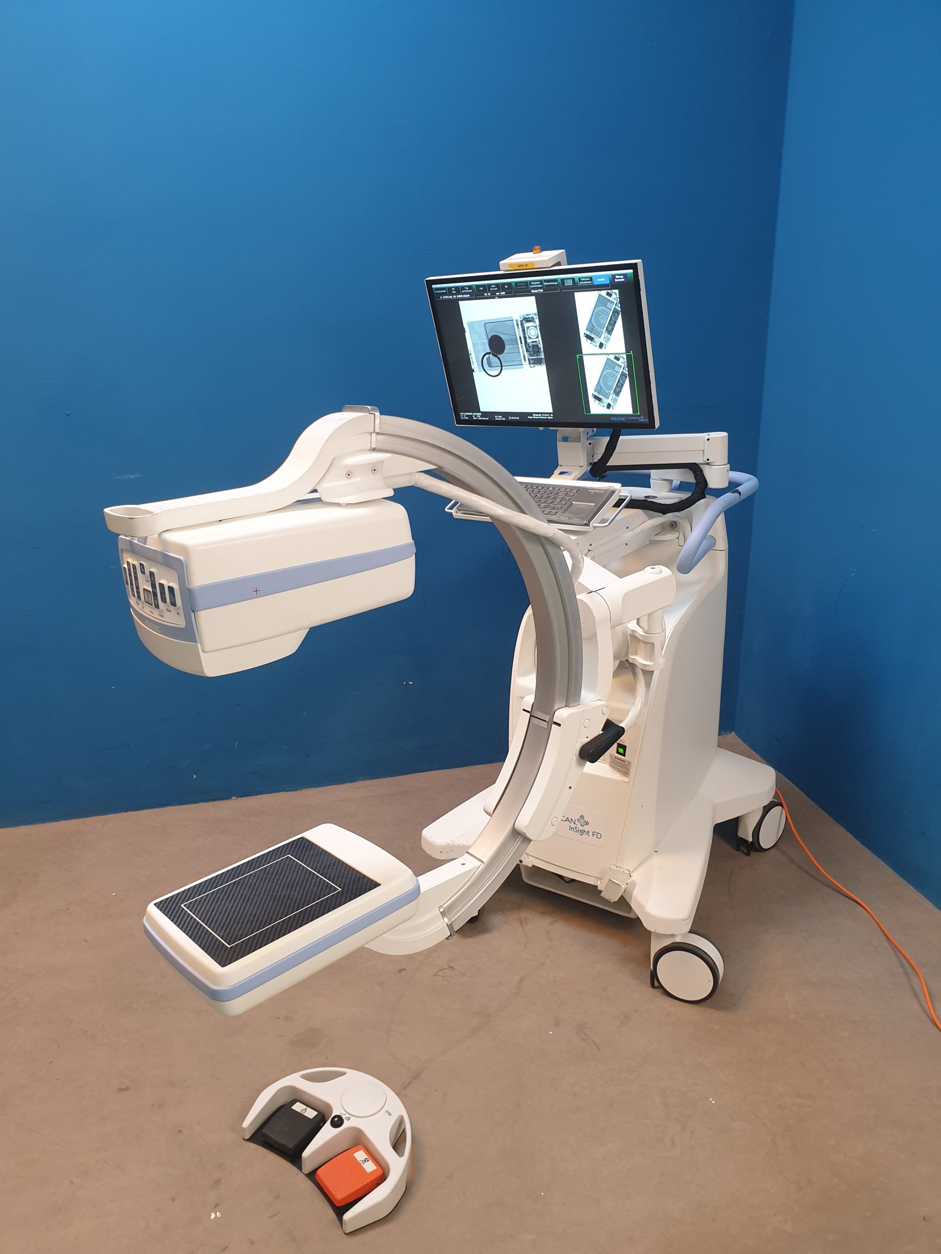Hologic Fluoroscan InSight FD Mini C-Arm thumbnail 4
