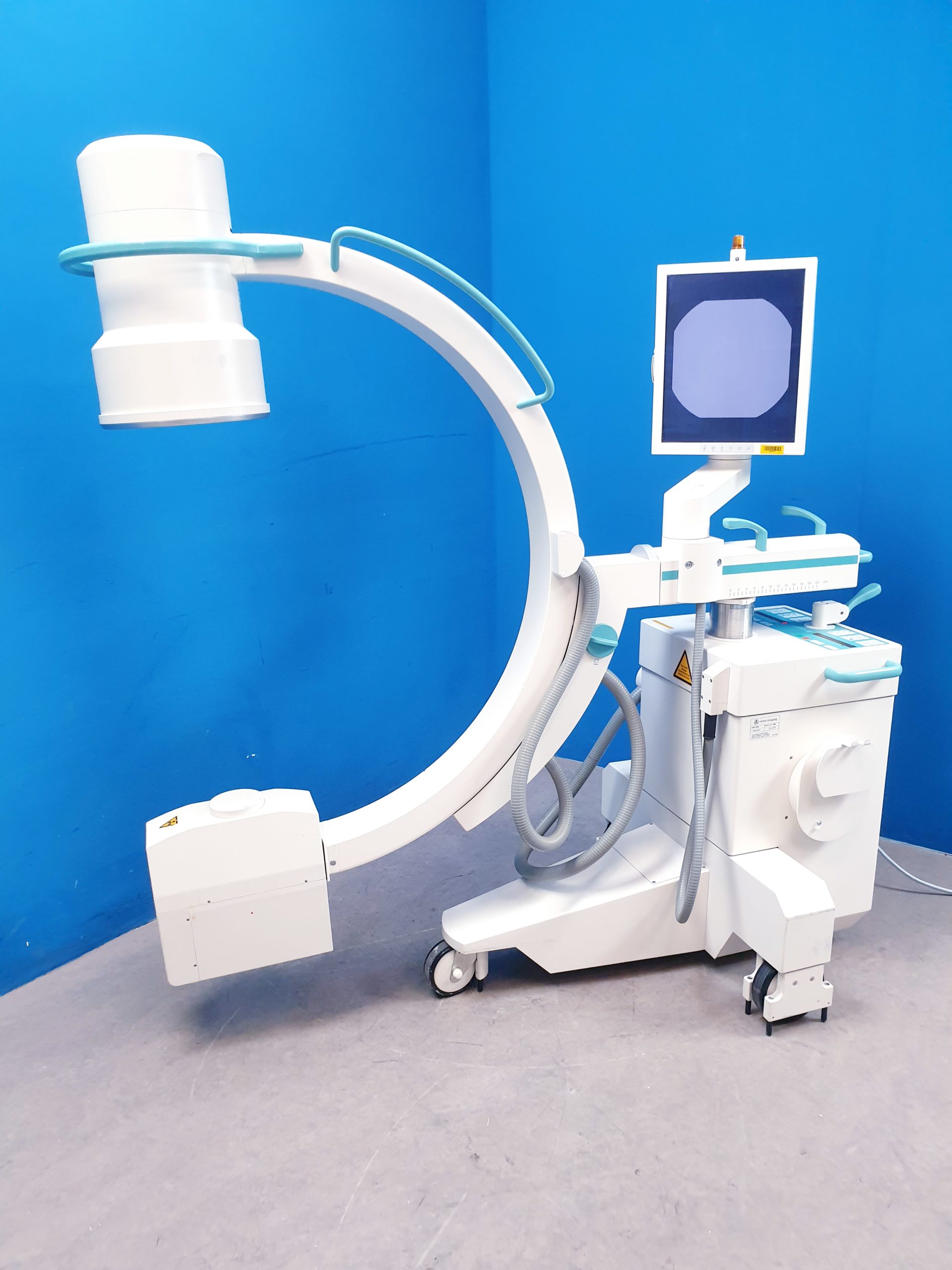 Ziehm 8000 C-Bogen C Arm Röntgengerät mit Röhren Monitor — image 1 of 2