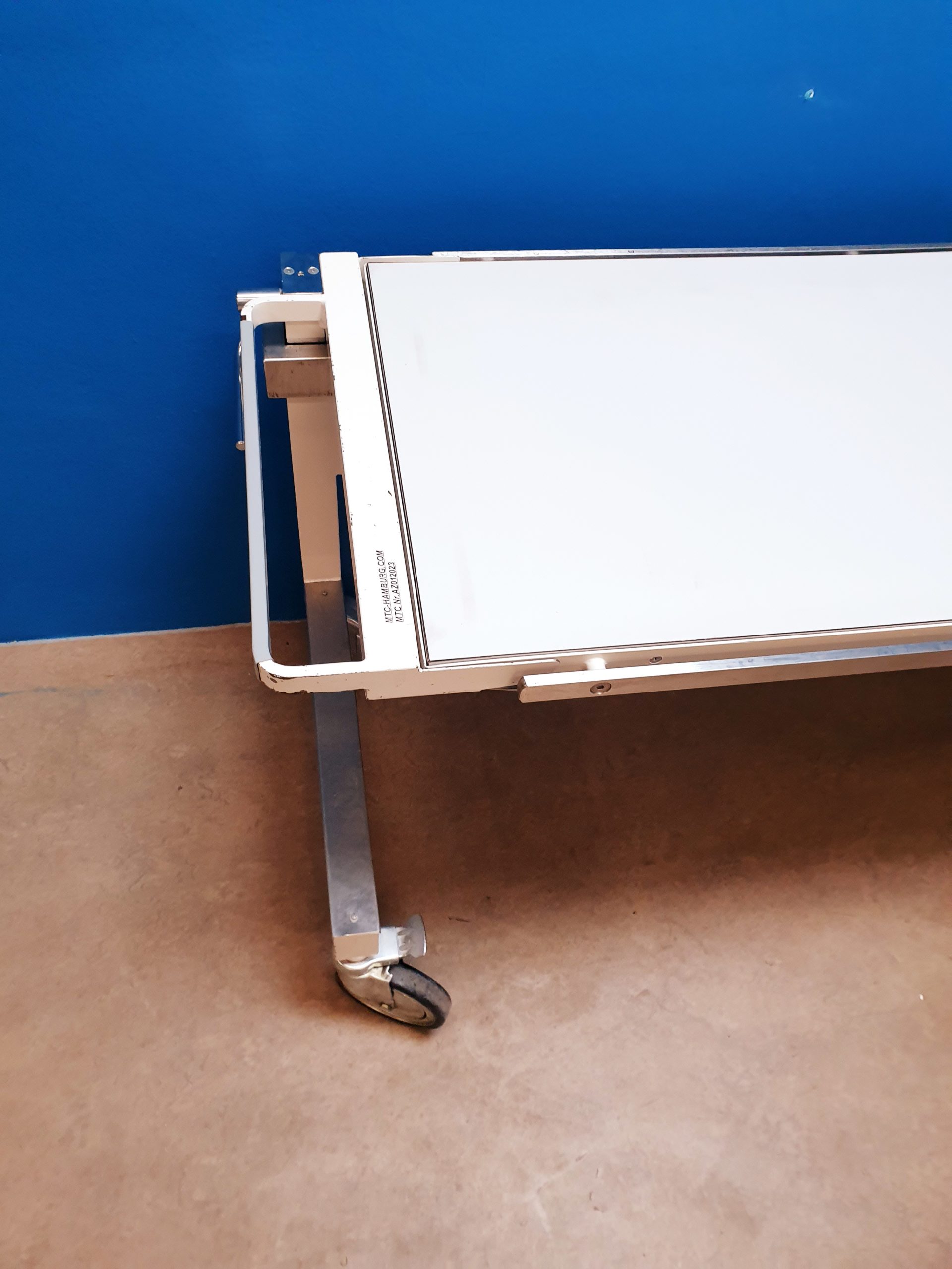 Maquet Transmobil fahrbarer Patiententransporter mit verstellbare Rückenplatte und abnehmbare Tischplatte thumbnail 2