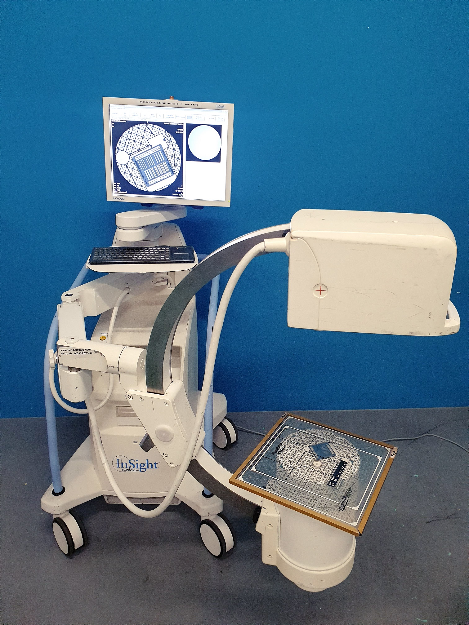 Hologic FluoroScan InSight C Arm – C Bogen Mini C-Bogen DOM2009 — image 1 of 8