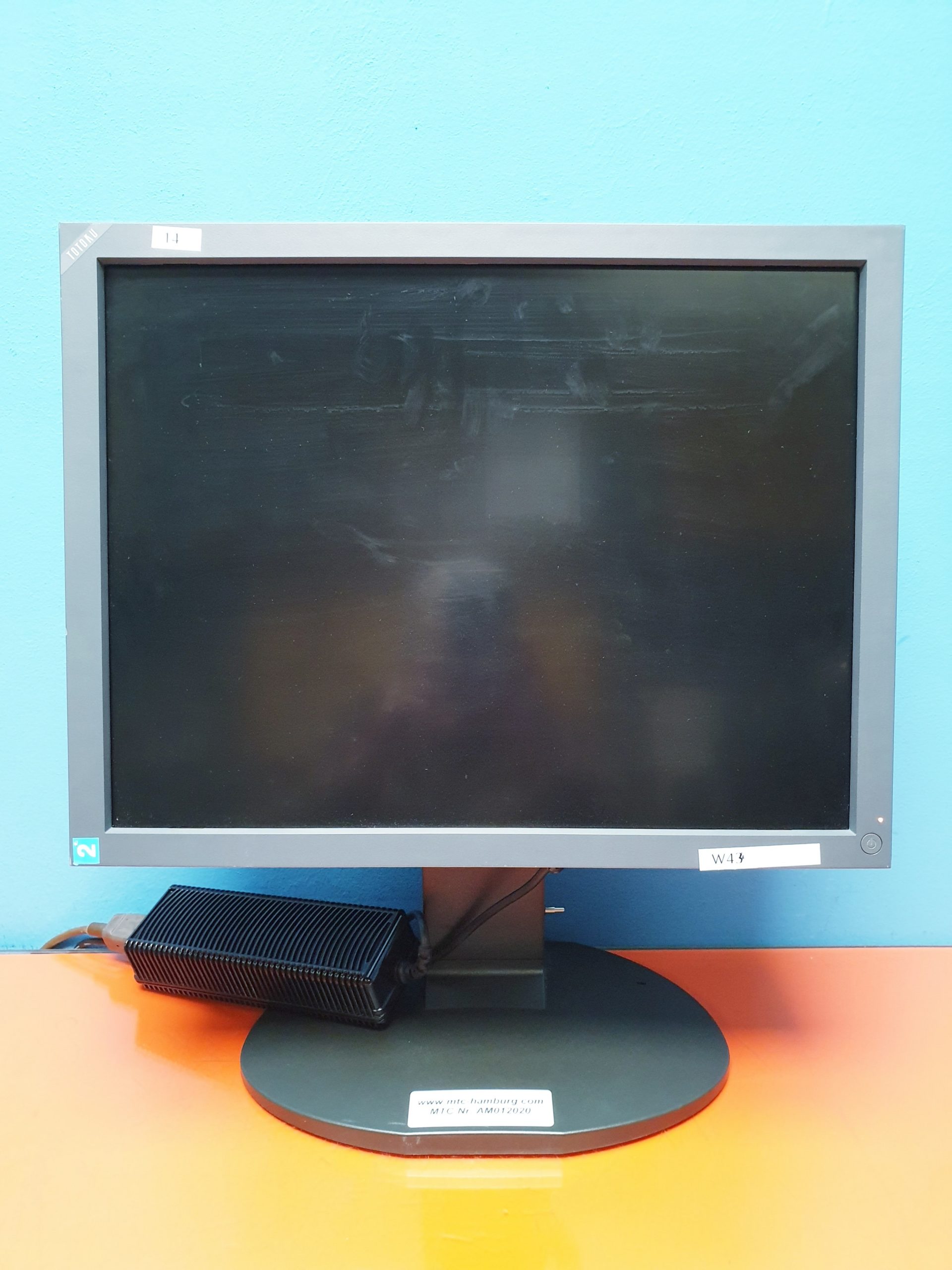 Totoku ME315L MONITOR Monochrome LCD X-Ray Image Monitor Befundmonitor — image 1 of 3