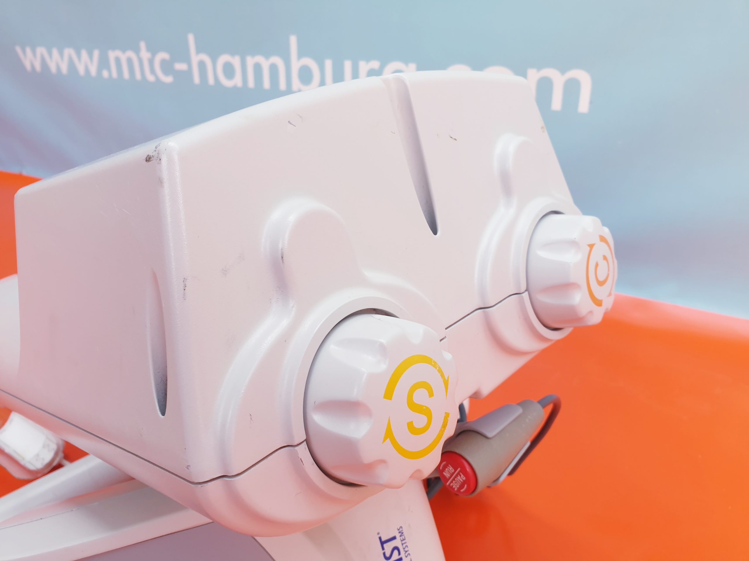 ACIST Empower CTA Injector CT mit Mavig Tragearm thumbnail 2