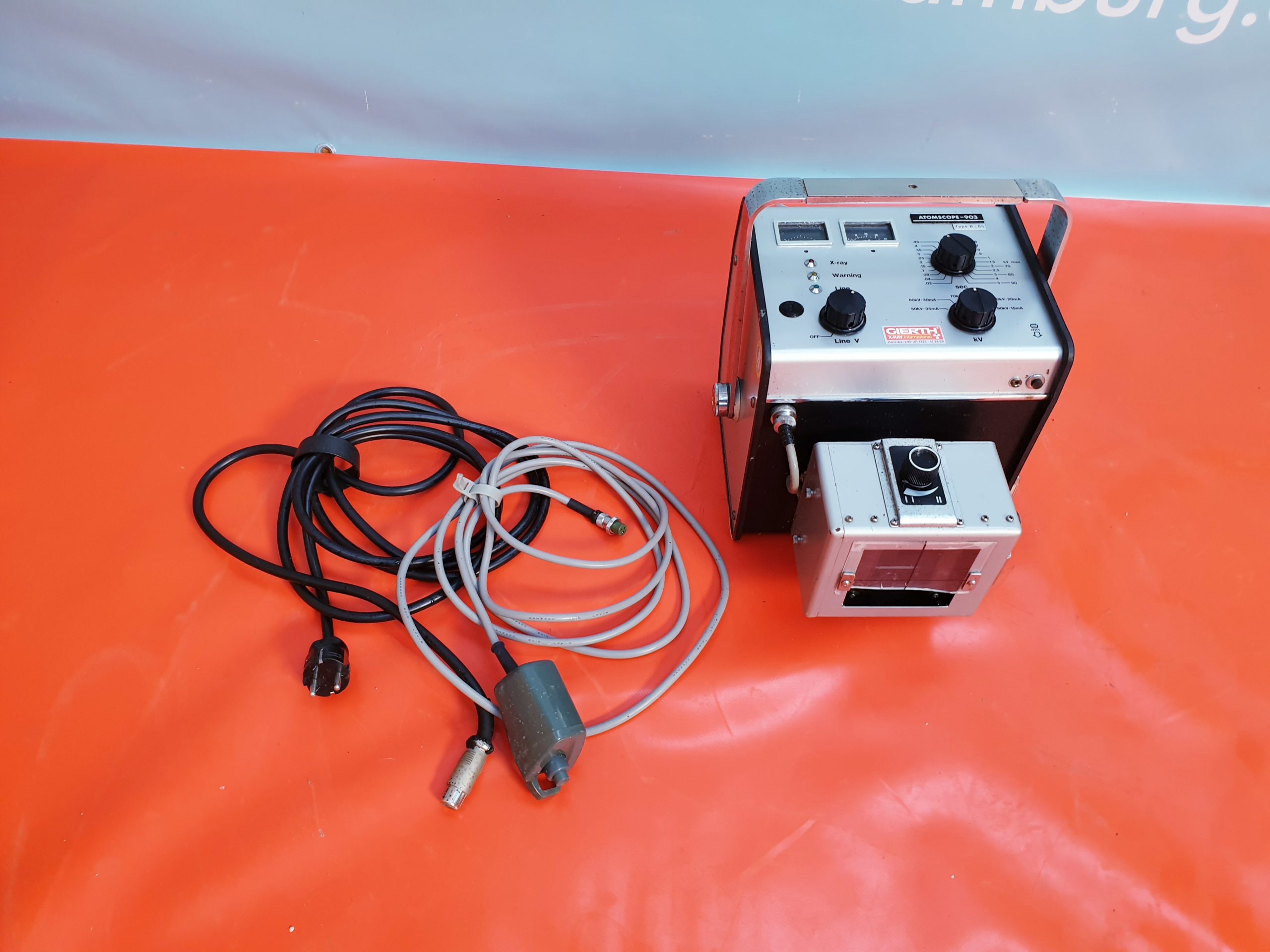 Gierth ATOMSCOPE 903 Tragbares Röntgengerät mit Gestell , Zubehör … — image 1 of 7