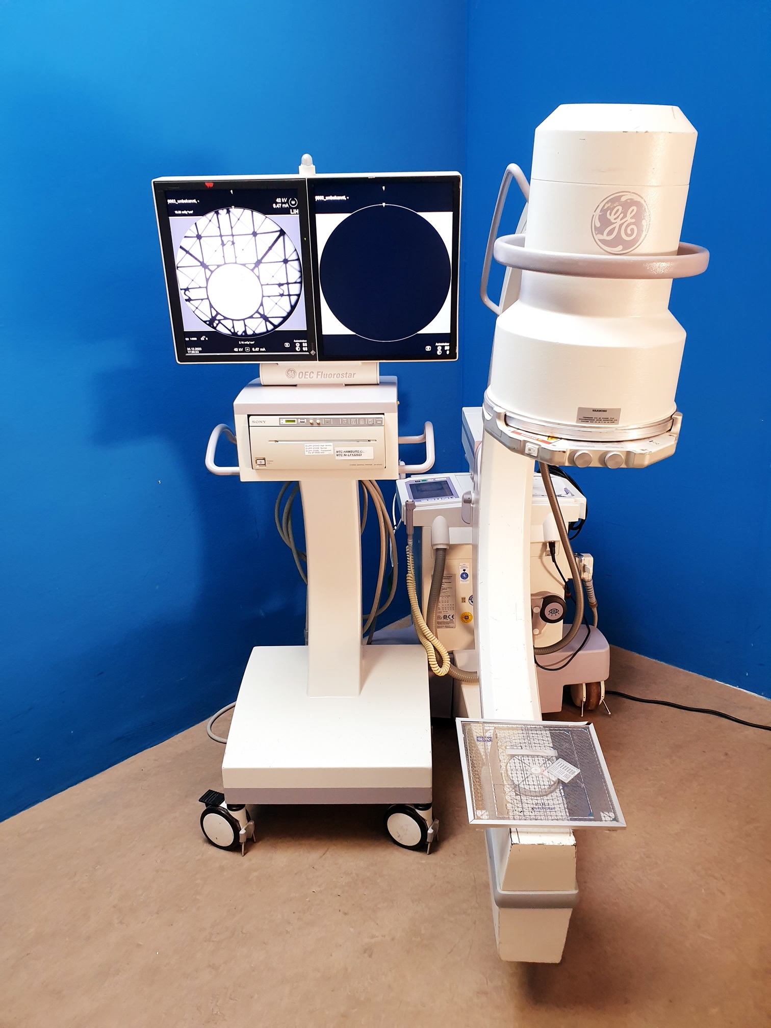 GE OEC 7900 Fluorostar C Arm – C Bogen mit 02 Monitorwagen — image 1 of 9