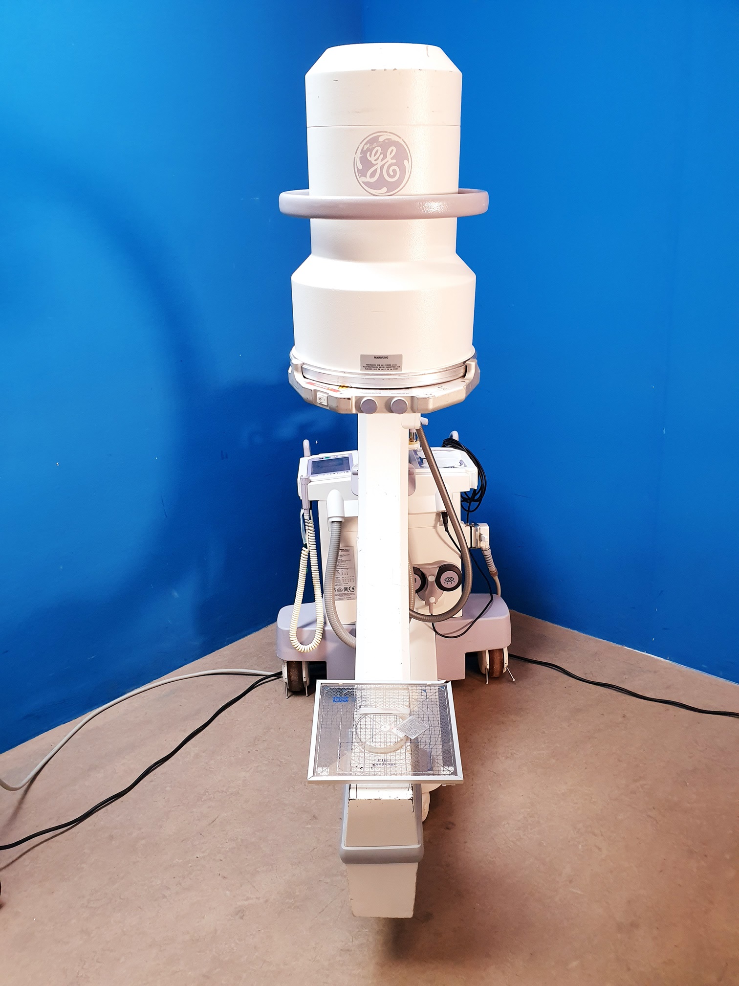 GE OEC 7900 Fluorostar C Arm – C Bogen mit 02 Monitorwagen thumbnail 2