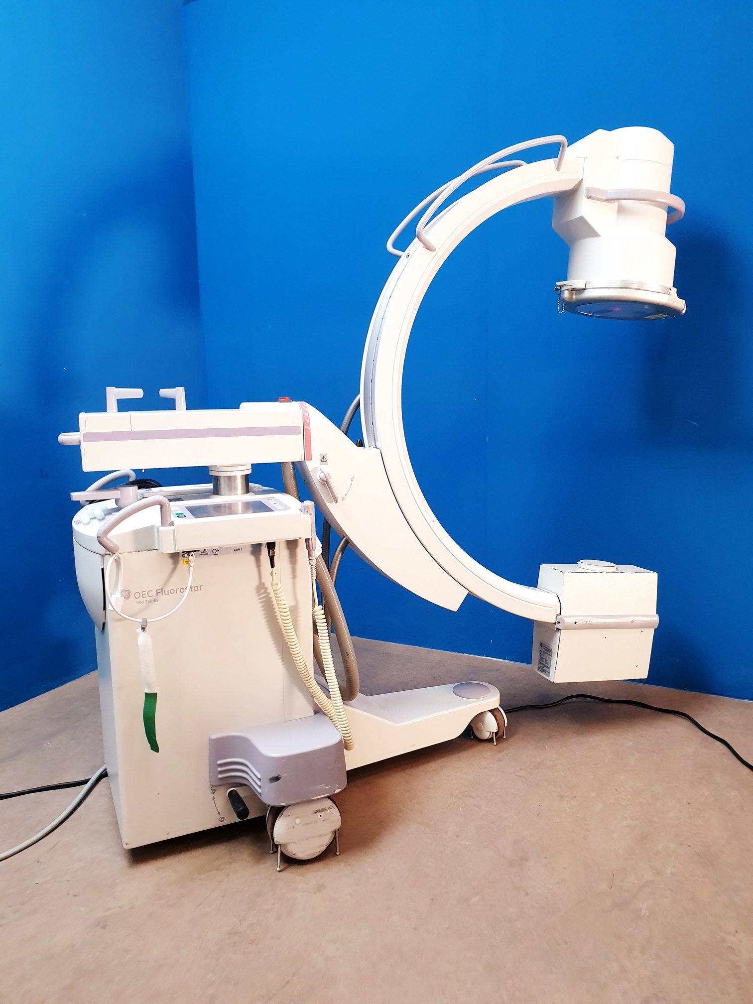 GE OEC 7900 Fluorostar C Arm – C Bogen mit 02 Monitorwagen thumbnail 3