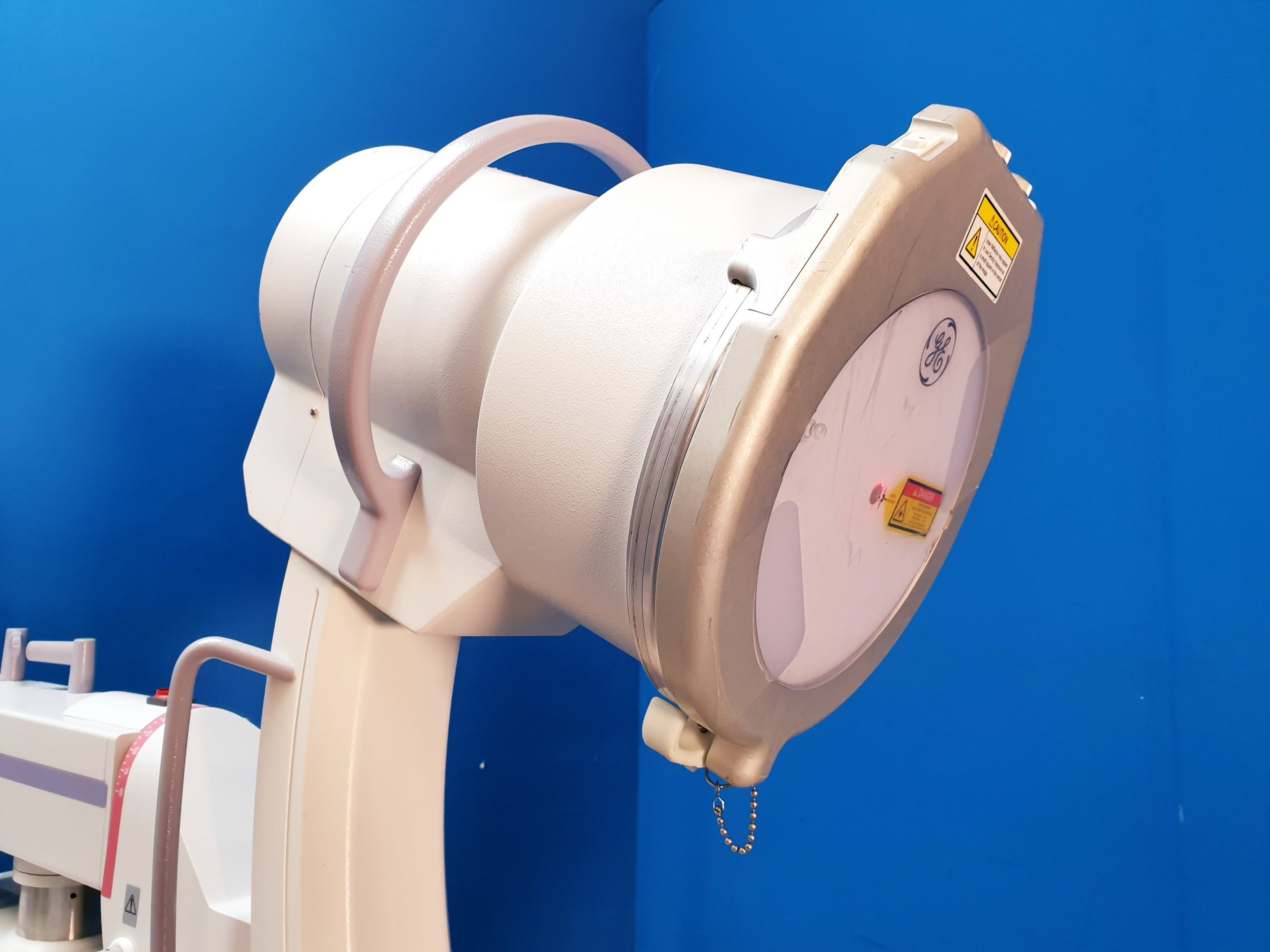GE OEC 7900 Fluorostar C Arm – C Bogen mit 02 Monitorwagen thumbnail 4
