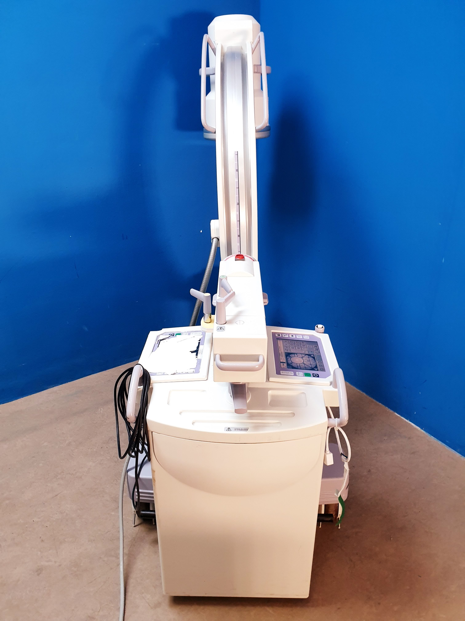 GE OEC 7900 Fluorostar C Arm – C Bogen mit 02 Monitorwagen thumbnail 7