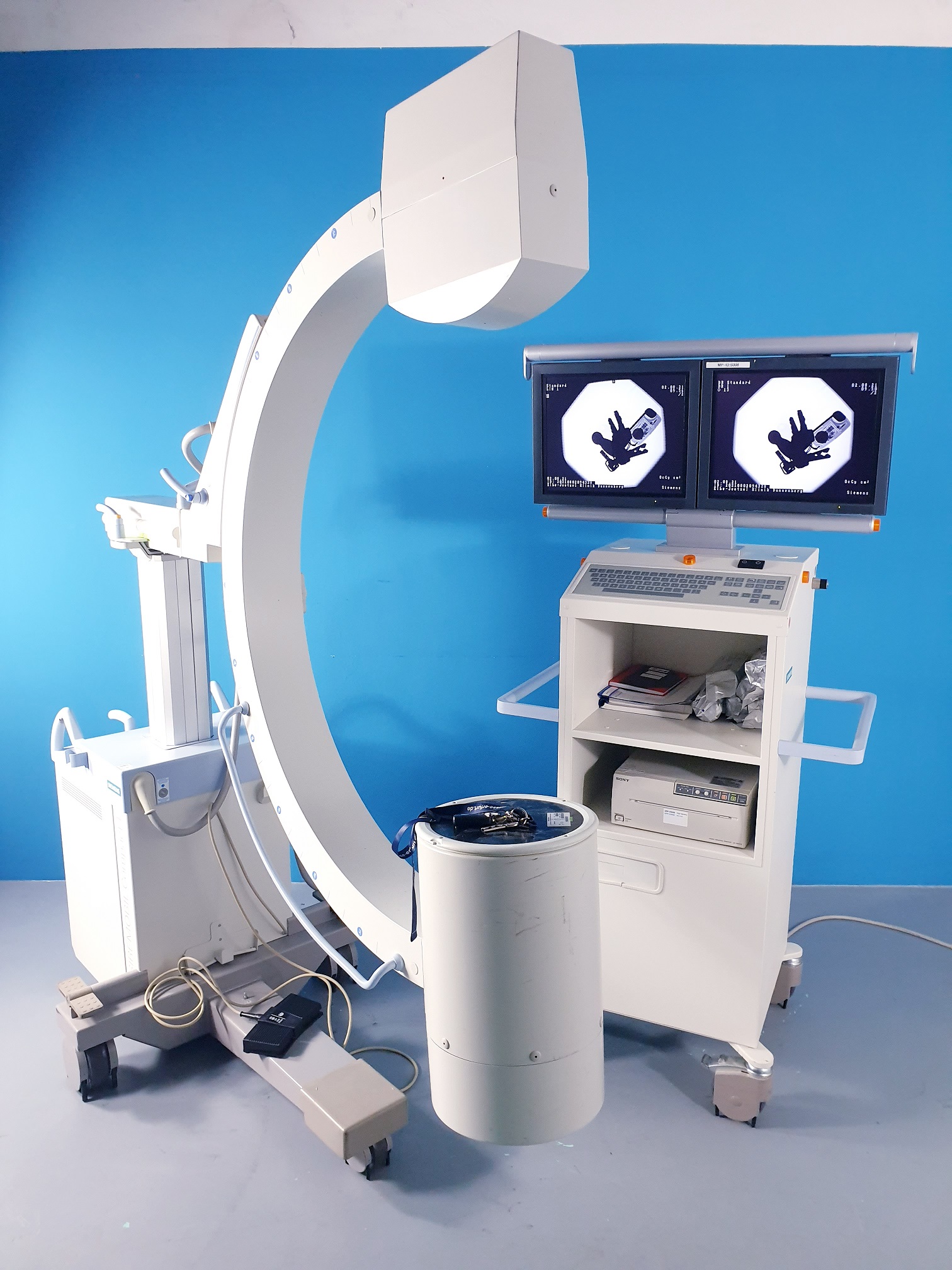 Siemens Siremobil Compact L Mobiles Röntgengerät- C-Arm C-Bogen — image 1 of 6