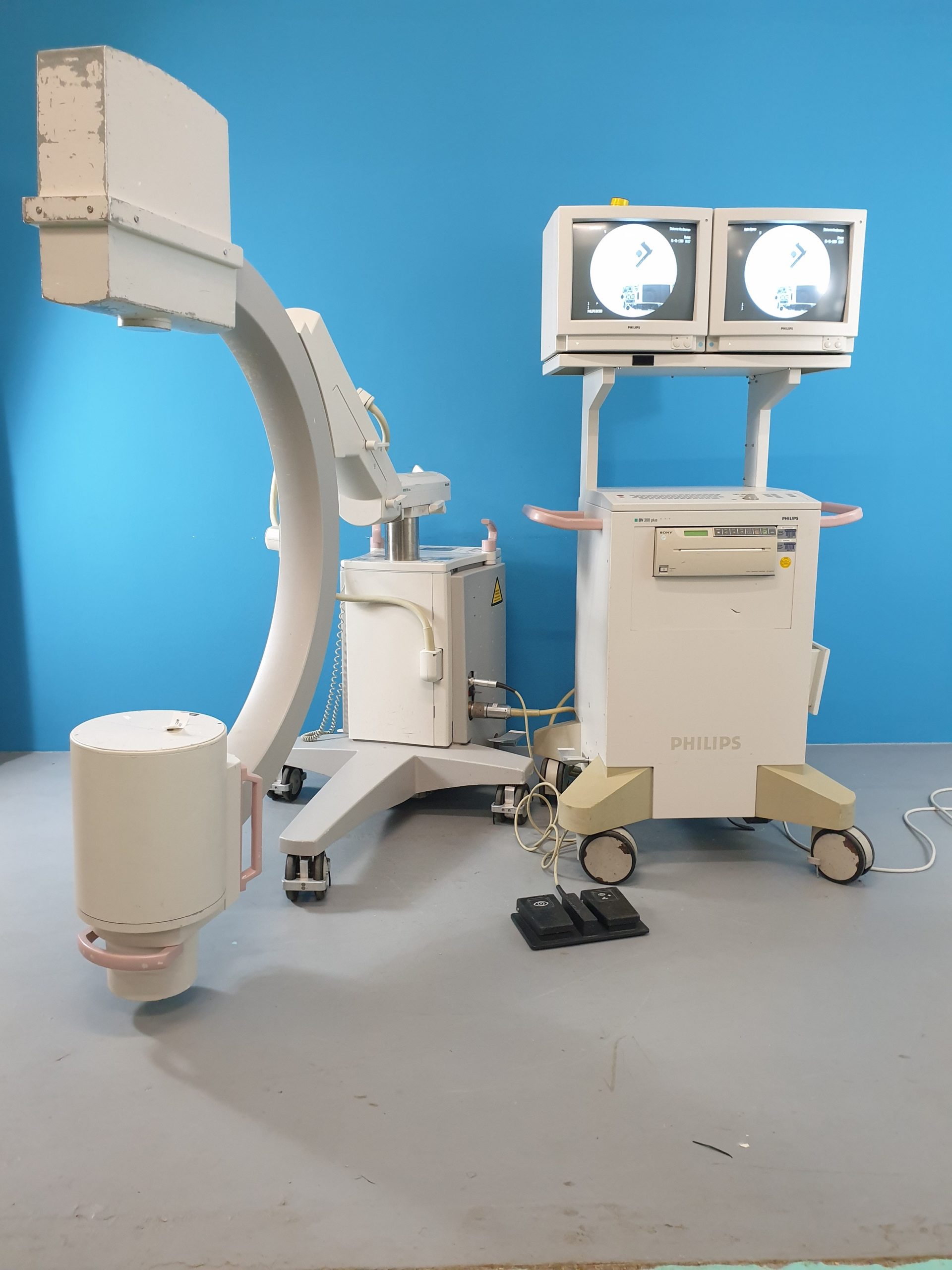 Philips BV 300 // BV300 C-Arm // C-Bogen Mobiles Röntgengerät — image 1 of 7