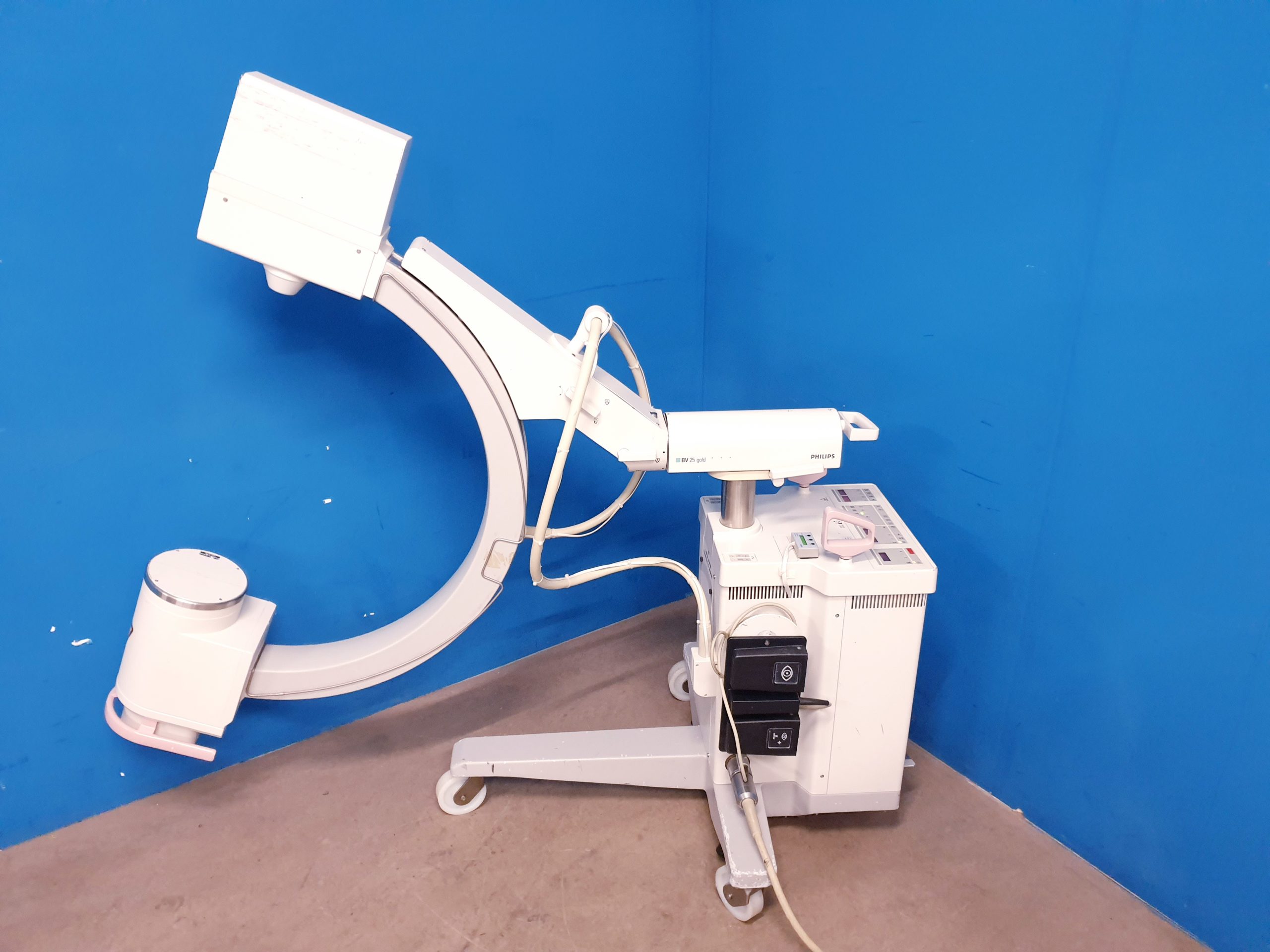 Philips BV 25 – BV25 Gold fahrbarer C-Bogen mit Doppelmonitor thumbnail 5
