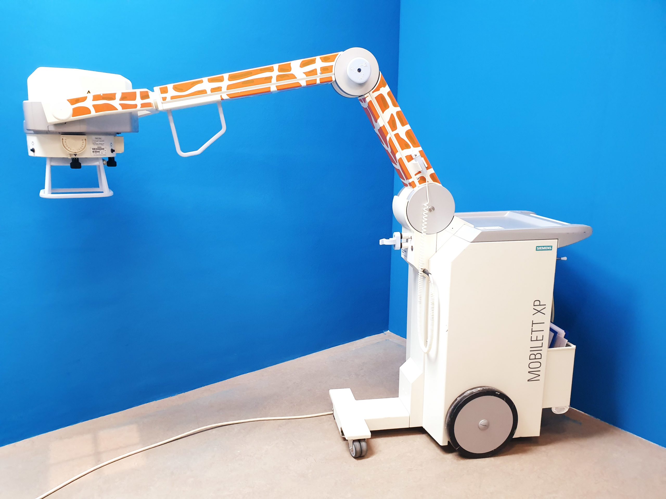 Siemens Mobilett XP Giraffe Röntgenapparat DOM 2010 thumbnail 2
