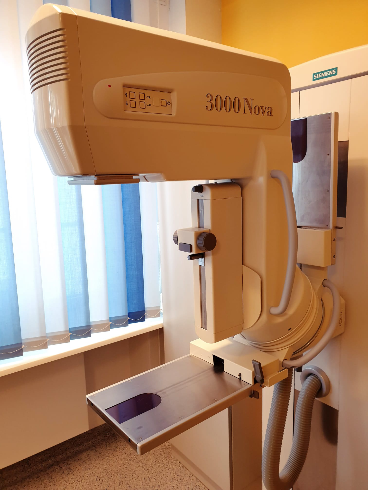 Siemens 3000 Nova Mammographie Mammomat DOM 2005 — image 1 of 13