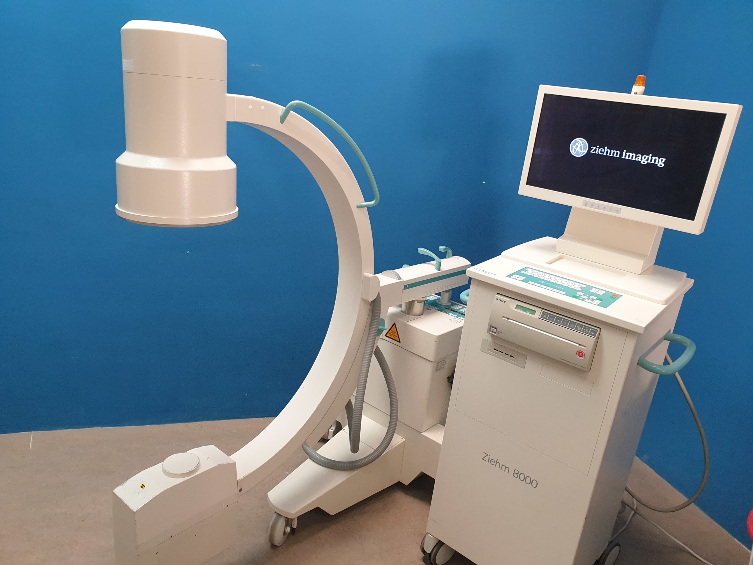 Ziehm 8000 C-Bogen C Arm Röntgengerät mit Flachmonitore — image 1 of 7
