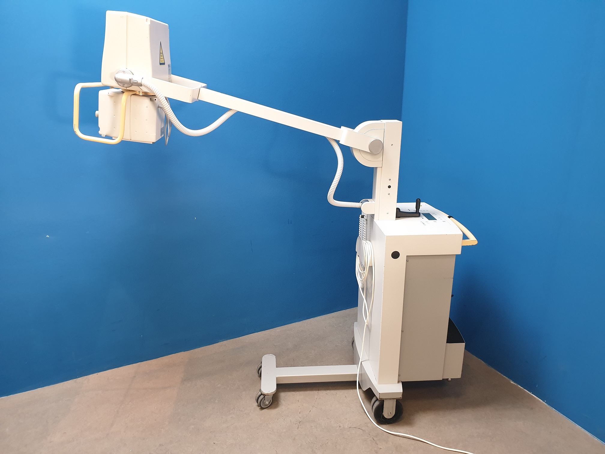 Philips Practix 160 Röntgengerät – fahrbar — image 1 of 5