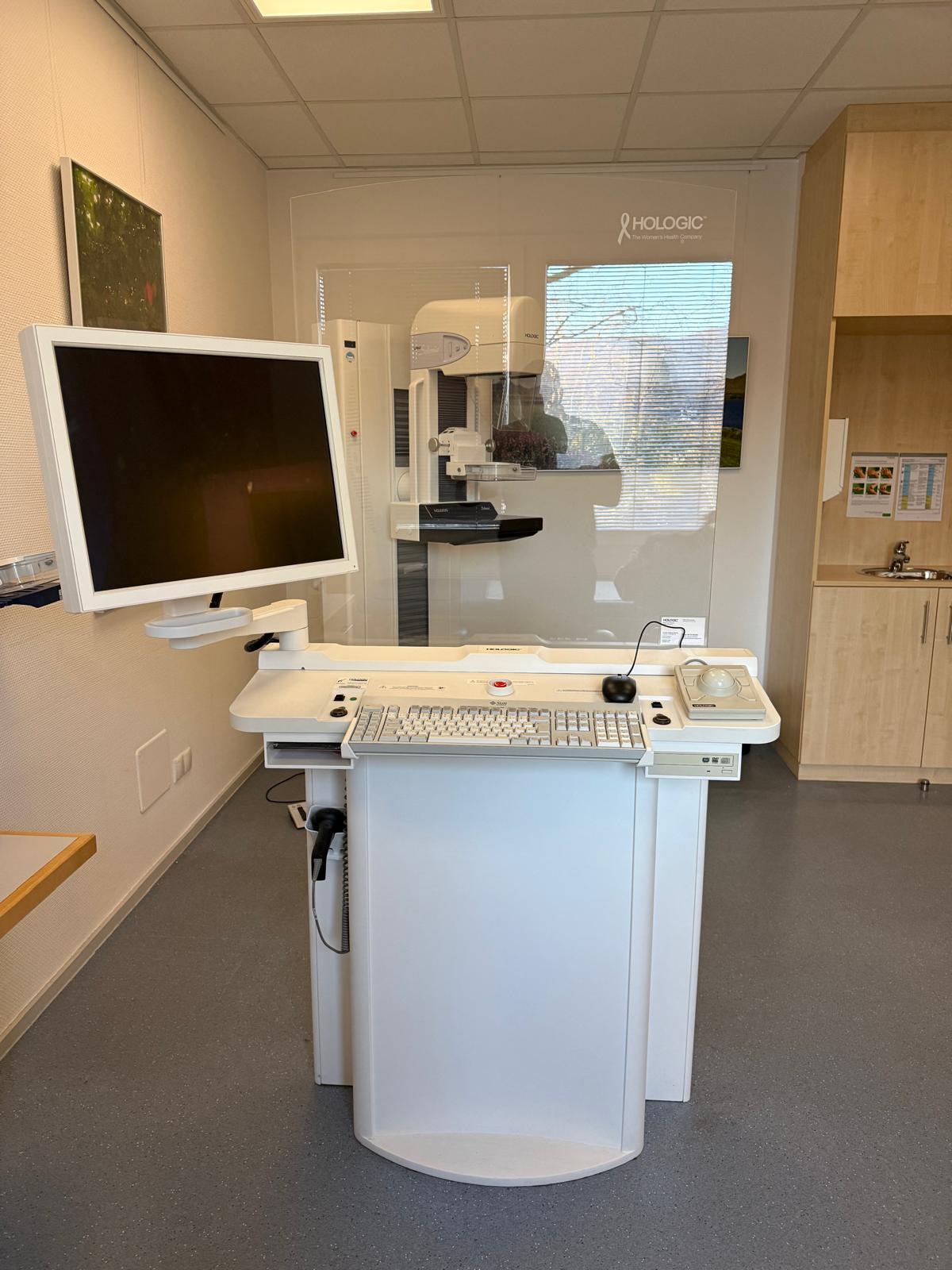 Hologic Selenia -Mammographiergerät – Digitale Mammographie, Hologic Selenia, — image 1 of 60