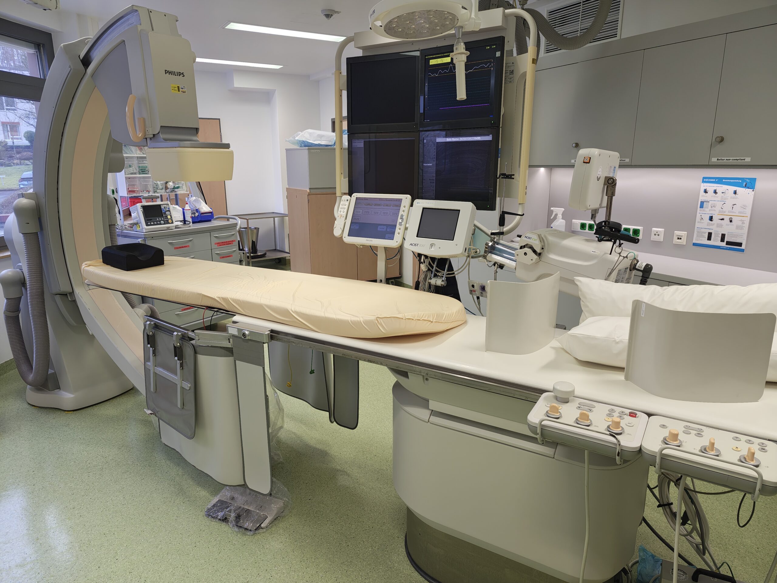 Philips Allura Xper FD10 Cath Lab — image 1 of 5