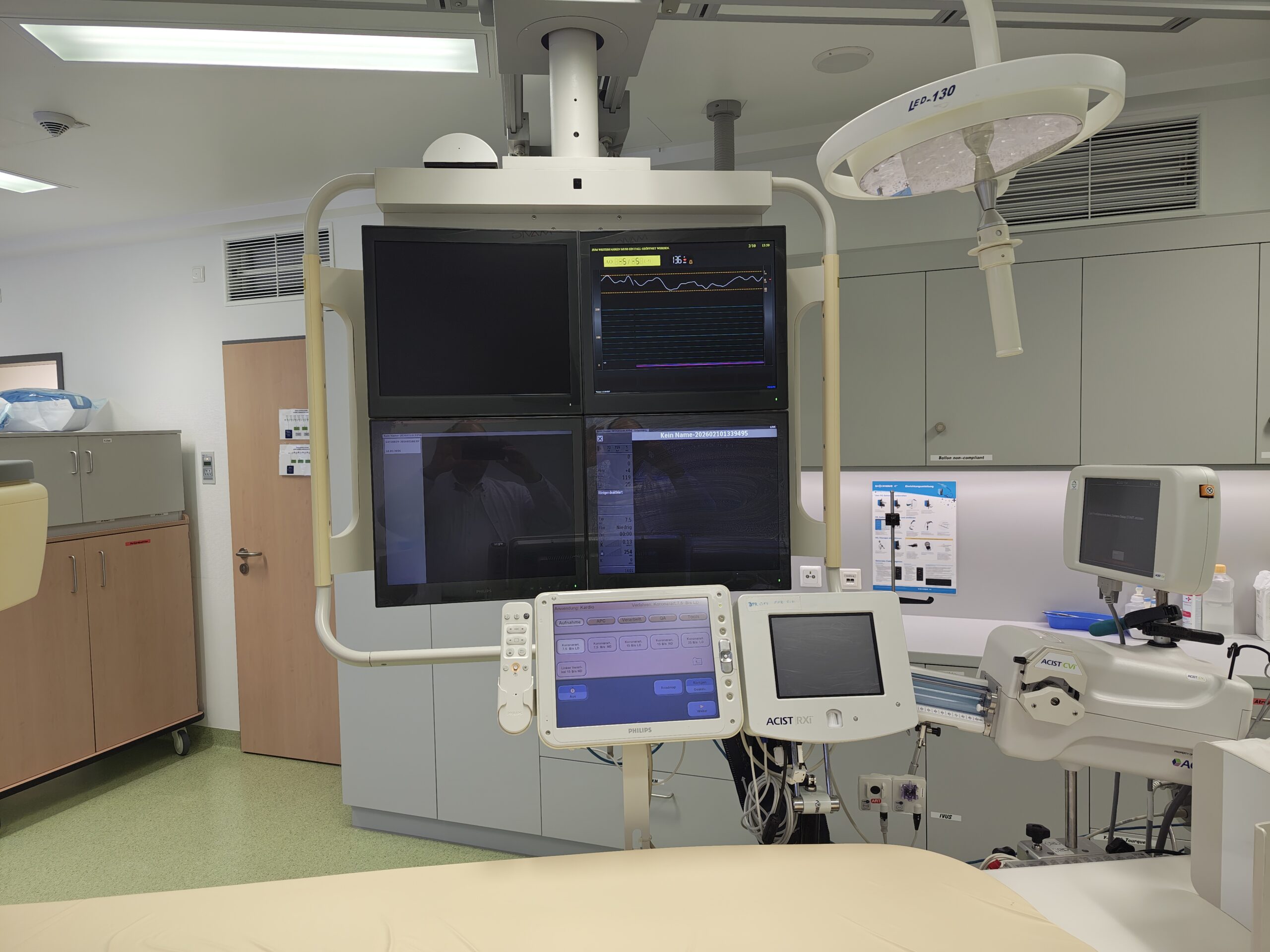 Philips Allura Xper FD10 Cath Lab thumbnail 2