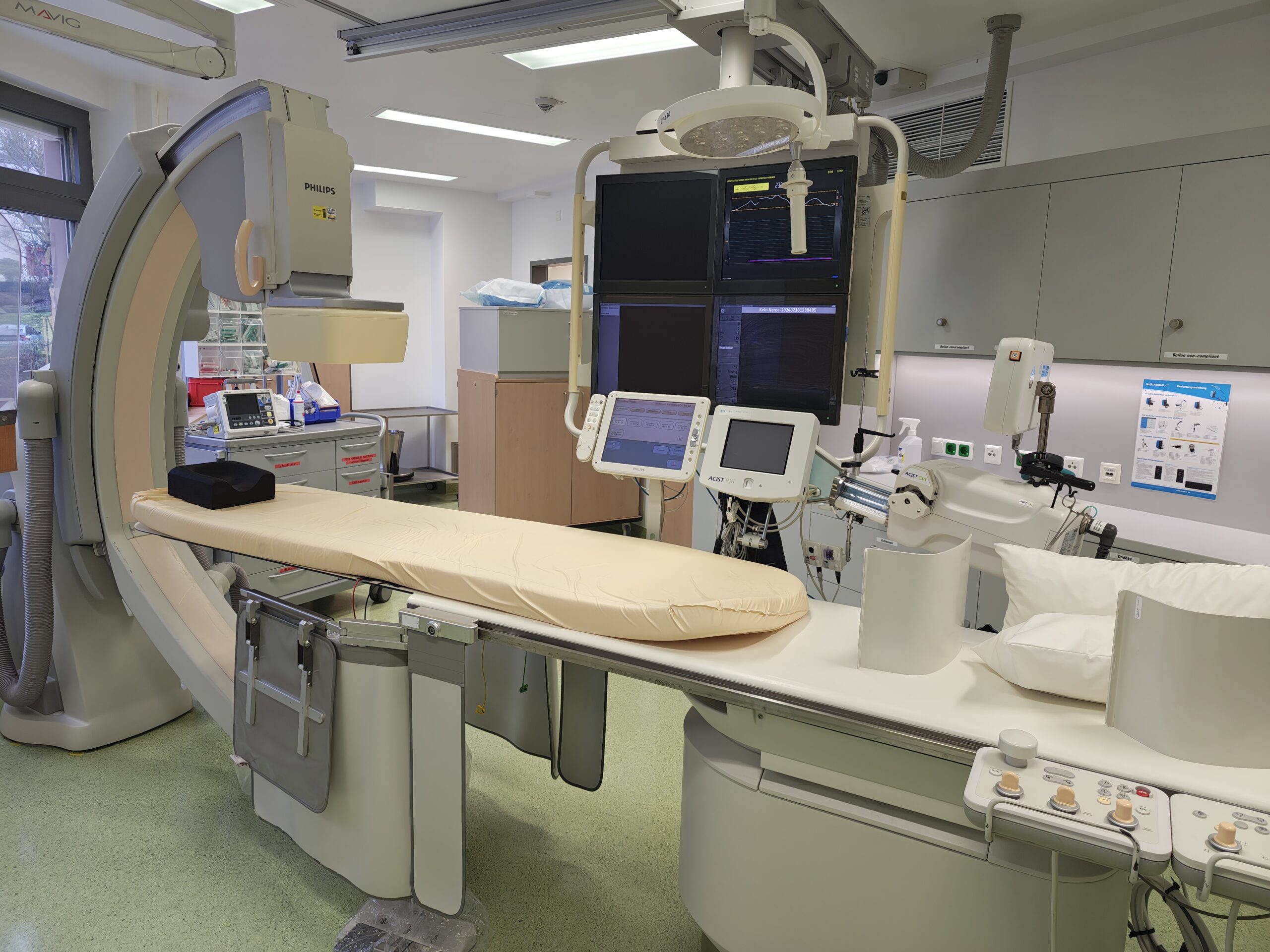 Philips Allura Xper FD10 Cath Lab thumbnail 3