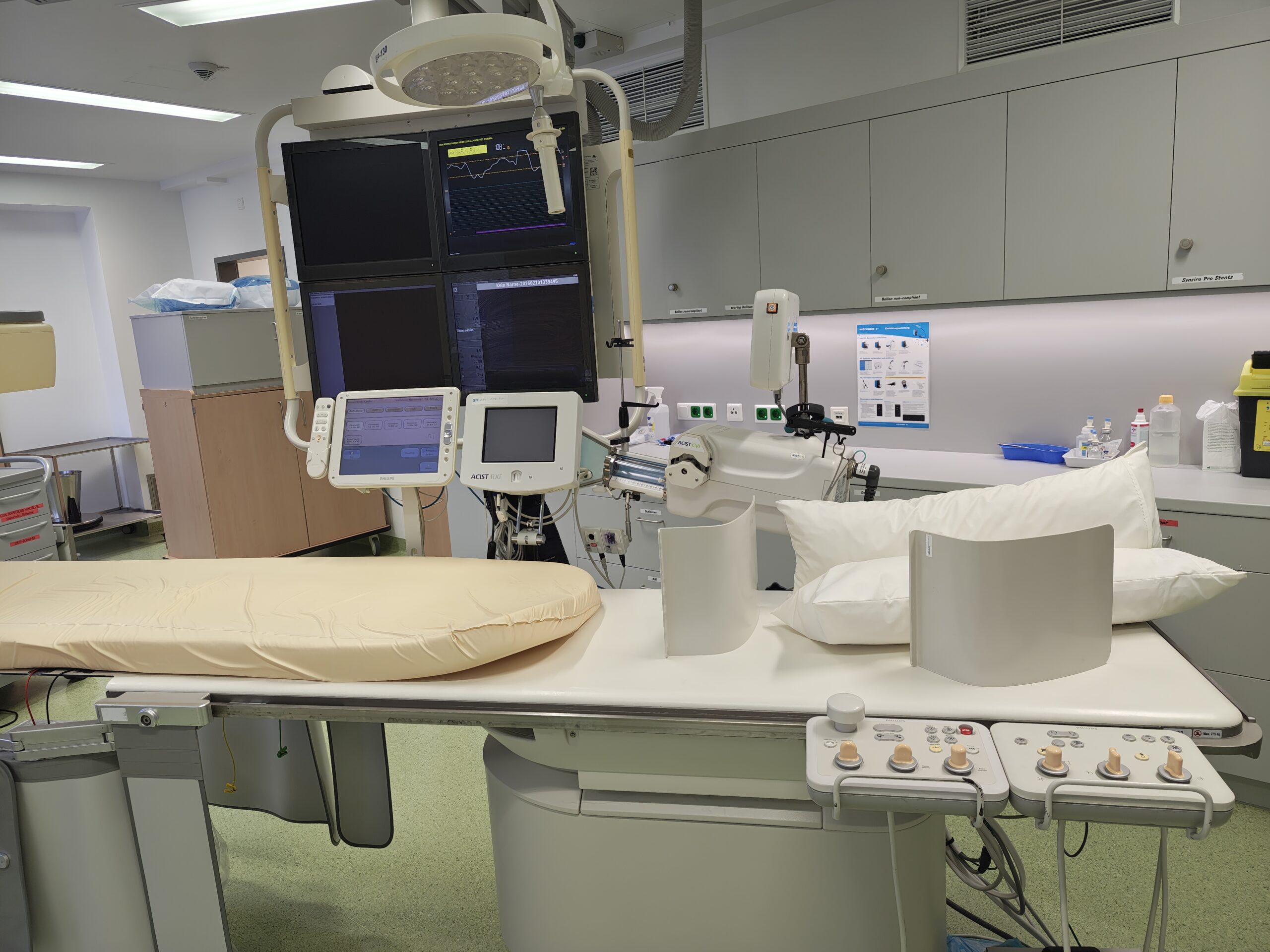 Philips Allura Xper FD10 Cath Lab thumbnail 4