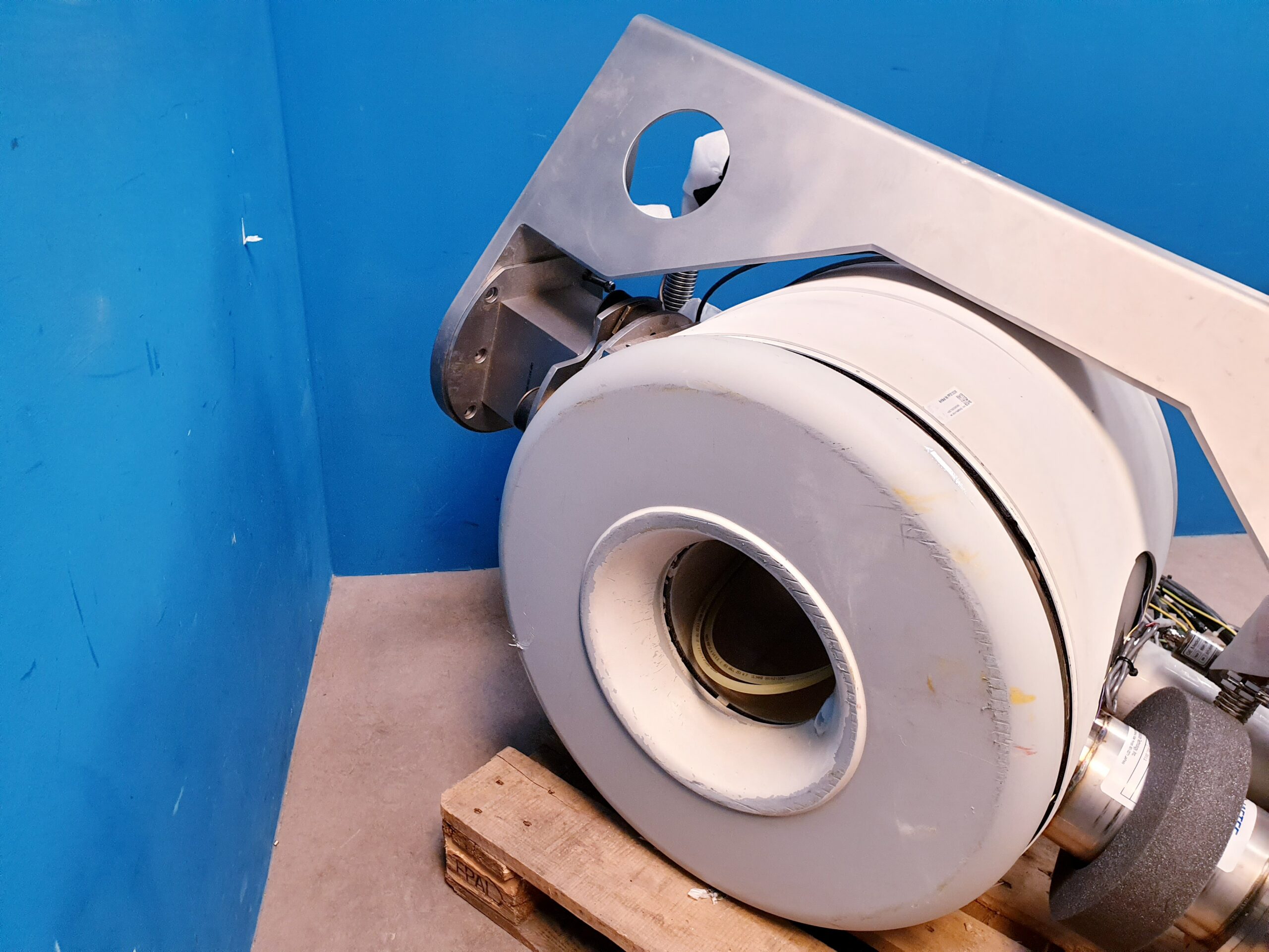 GE Optima MR430s 1.5T + JMTB-1.5T280SS + Sumitomo Heavy Industries Cold Head RDK-Serie (z.B. RDK-4xx, 3xx, 2xx + …. Ersatzteilgewinnung – — image 1 of 33