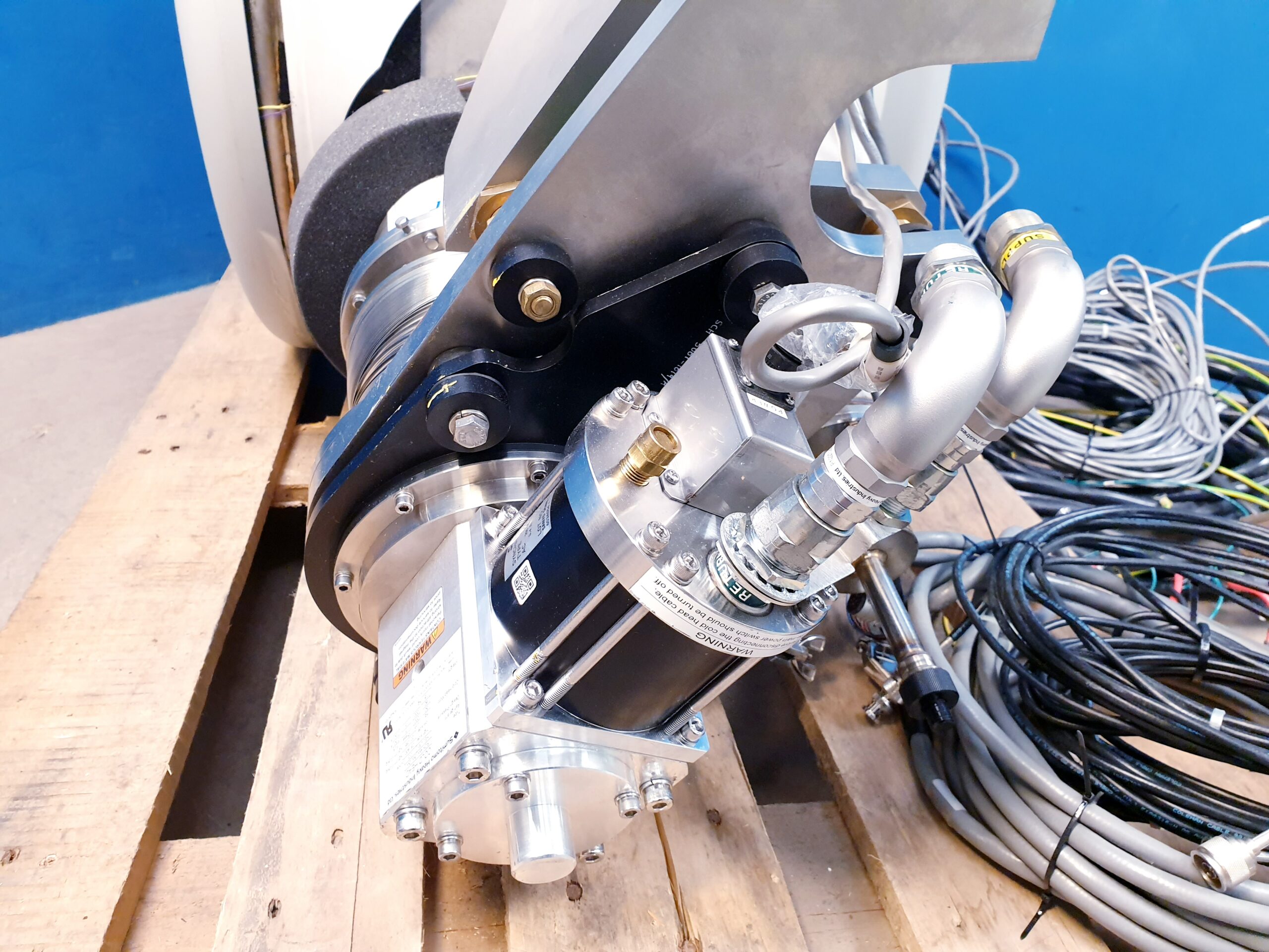 GE Optima MR430s 1.5T + JMTB-1.5T280SS + Sumitomo Heavy Industries Cold Head RDK-Serie (z.B. RDK-4xx, 3xx, 2xx + …. Ersatzteilgewinnung – thumbnail 28