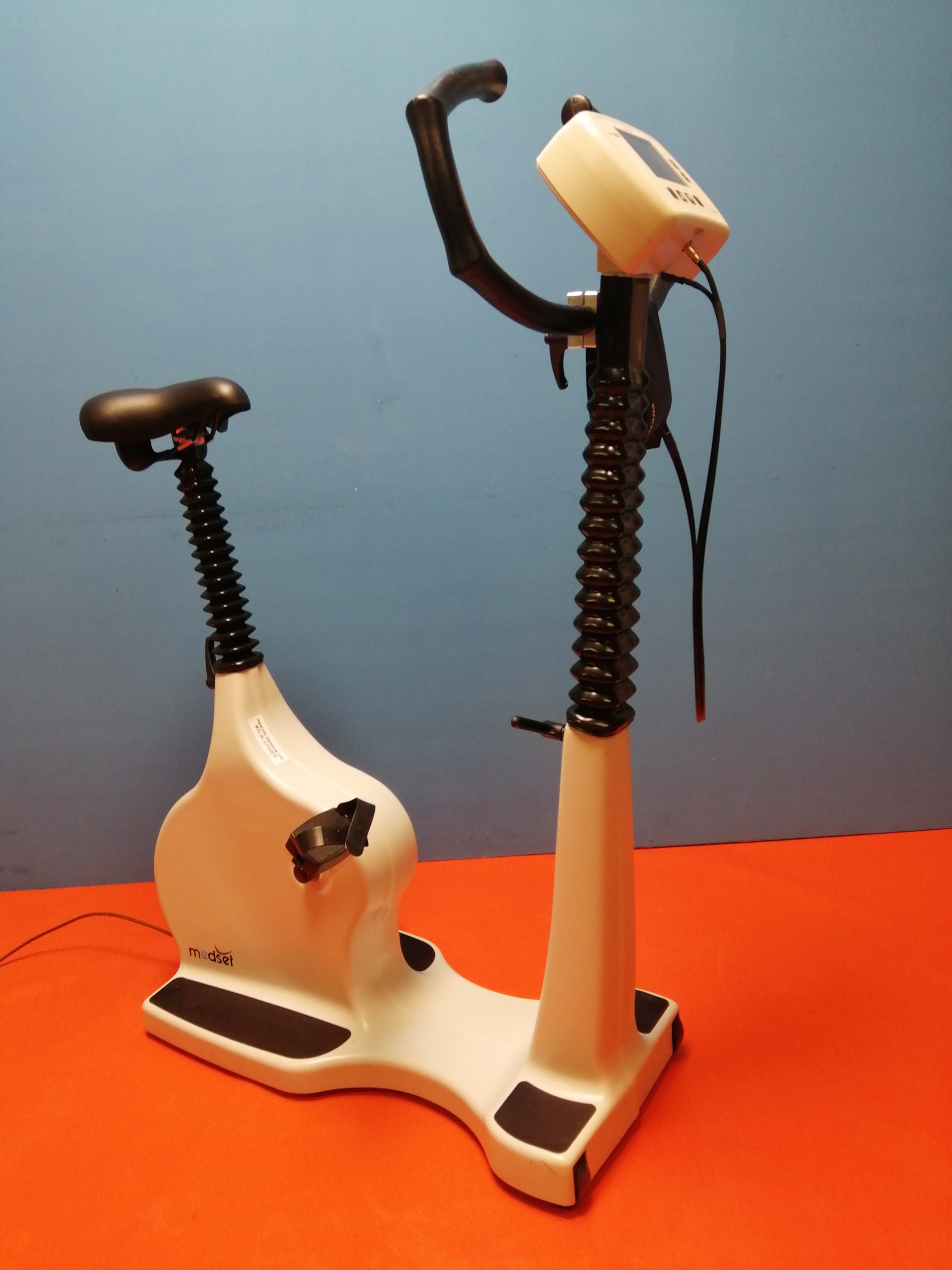 ergosana Sana Bike // Sanabike 250 F Sitzergometer . Medset mit Blutdruckmessung — image 1 of 8