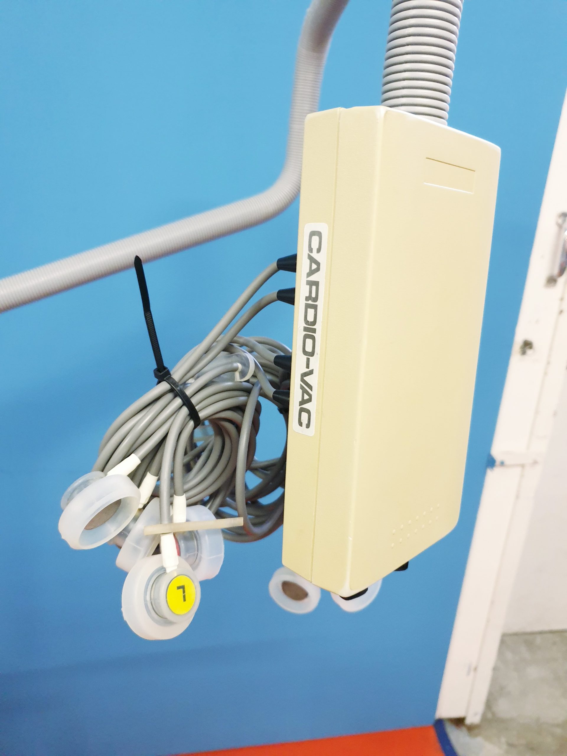 Schiller AT-5 EKG Gerät mit LCD Display mit Cardio VAC Sauganlage thumbnail 4