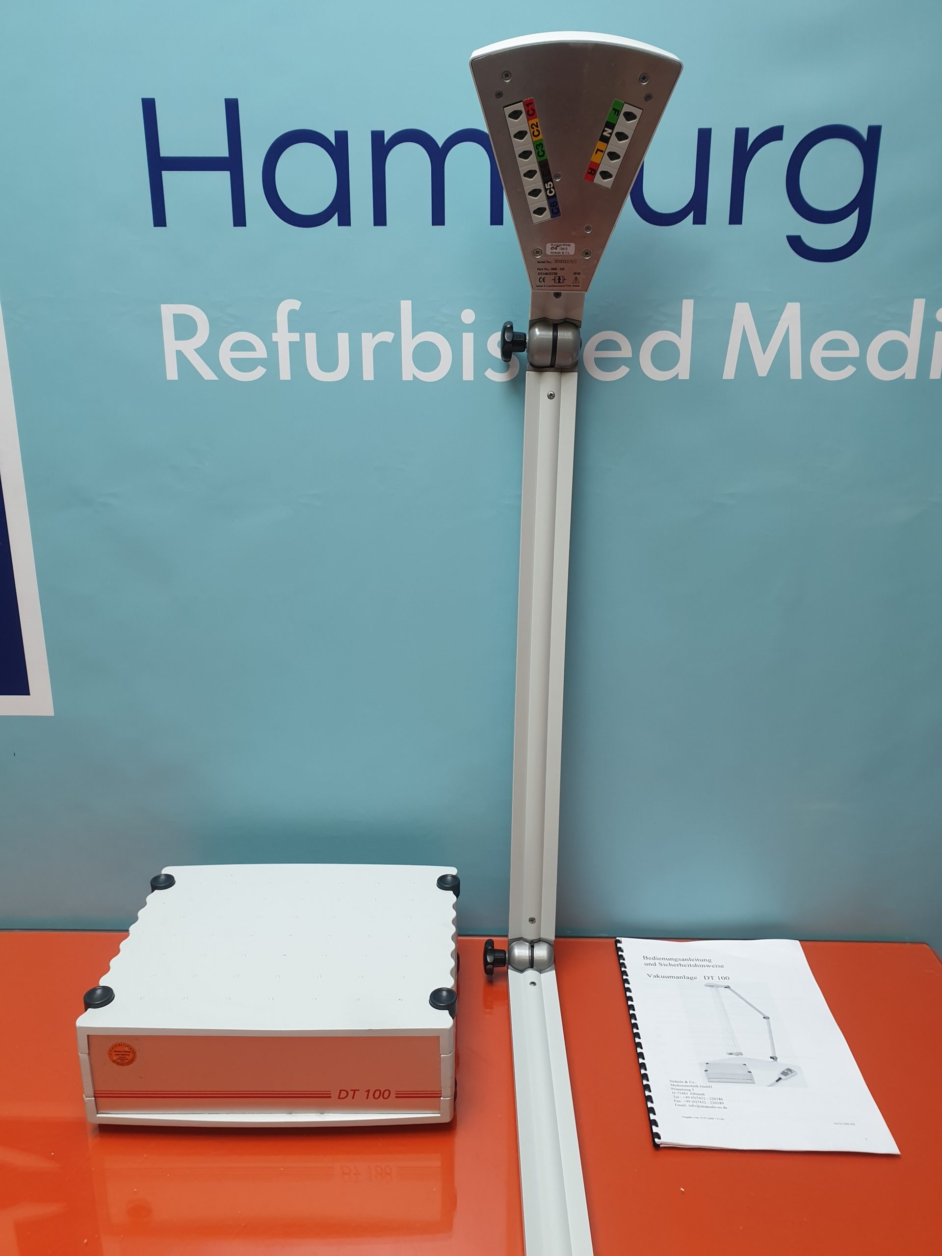 Strässle // Straessle DT-100 // DT 100 Einheit für EKG-Sauganlage mit Tragearm — image 1 of 6