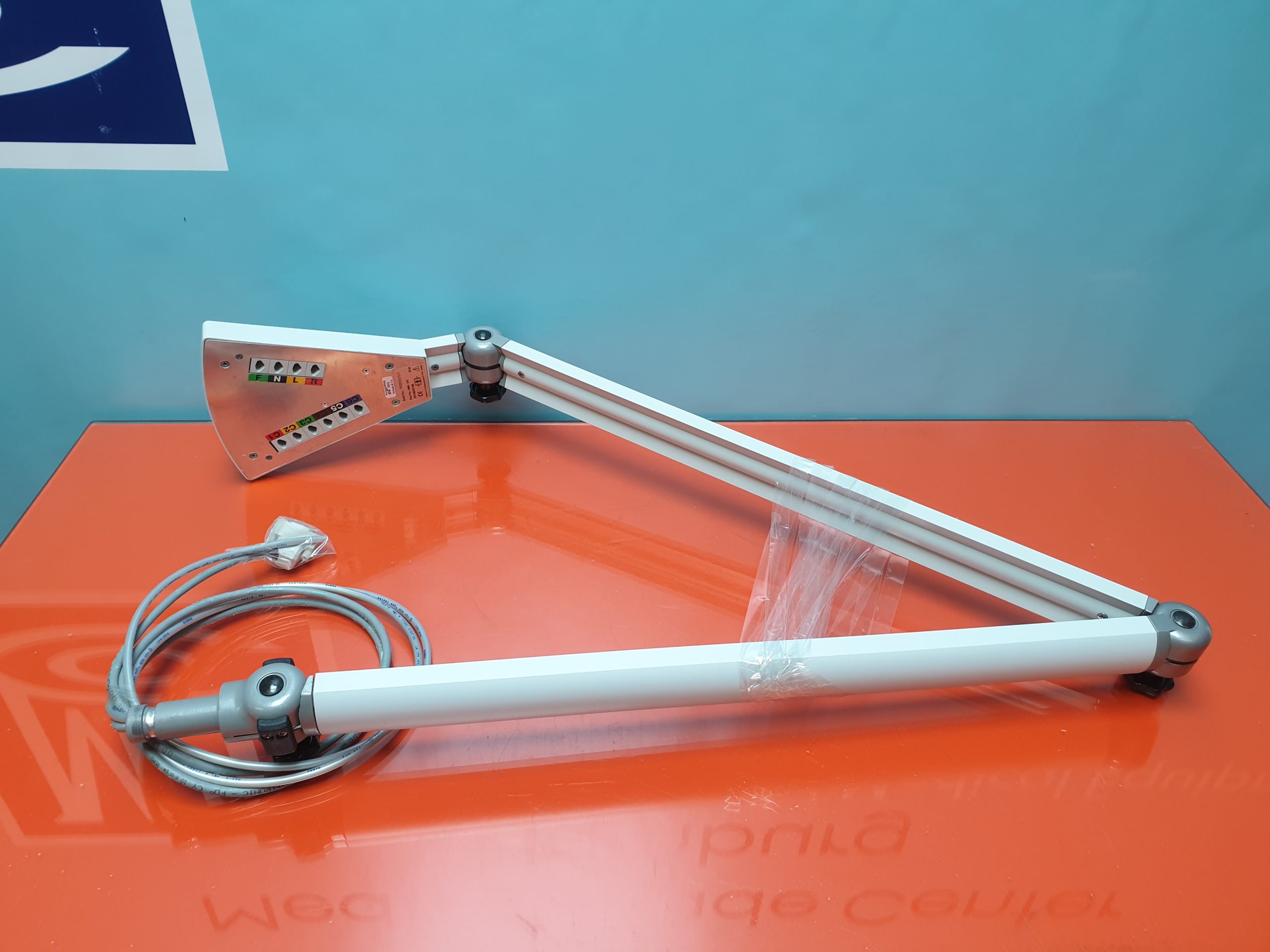 Strässle // Straessle DT-100 // DT 100 Einheit für EKG-Sauganlage mit Tragearm thumbnail 2