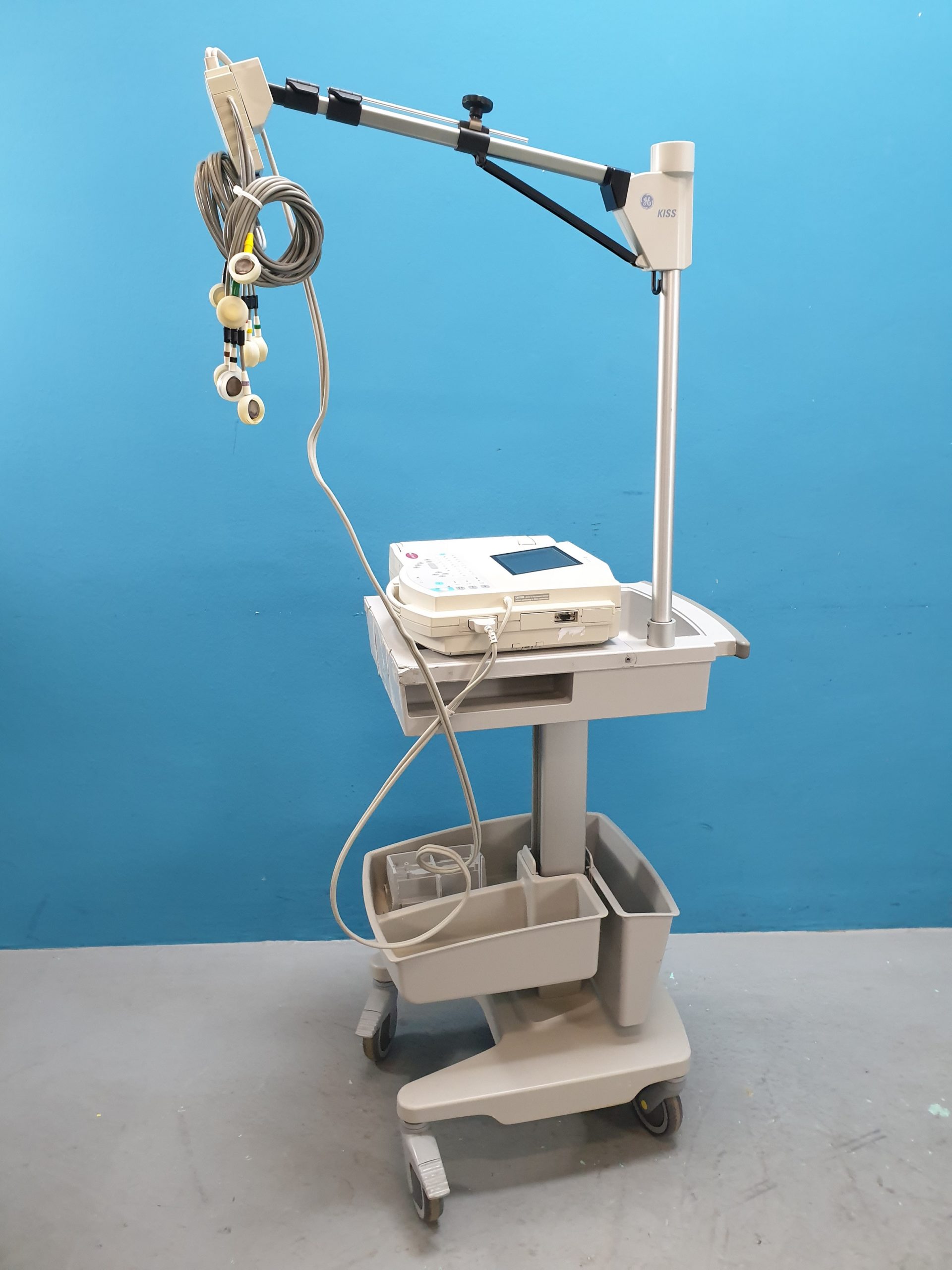 GE MAC 1200 ST // 1200ST EKG Gerät mit Sauganlage // auf fahrbarem Gestell — image 1 of 5