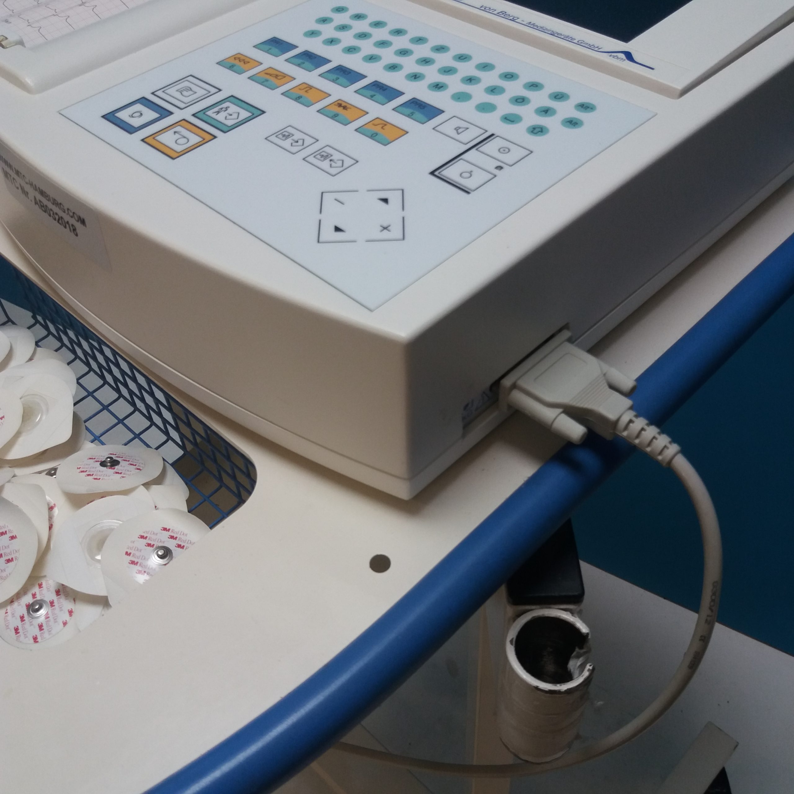 Hörmann Bioset 9000 12 Kanal EKG Gerät mit Gerätewagen — image 1 of 1