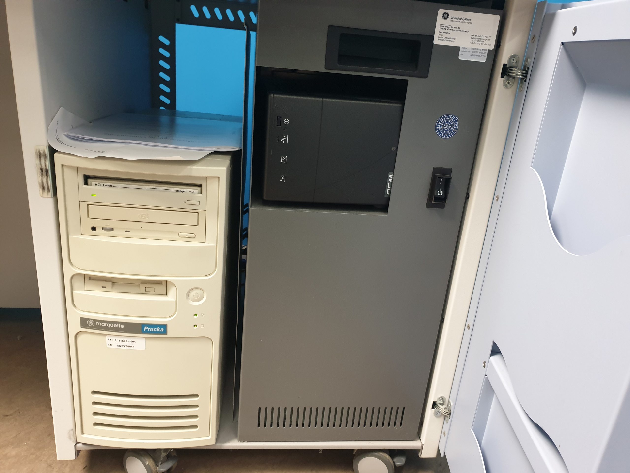 GE Accessories for cathete room + MultiSync LCD 2090UXi Monitor + HP C3980A laser printer + System Technologies 545 Computer-System thumbnail 3