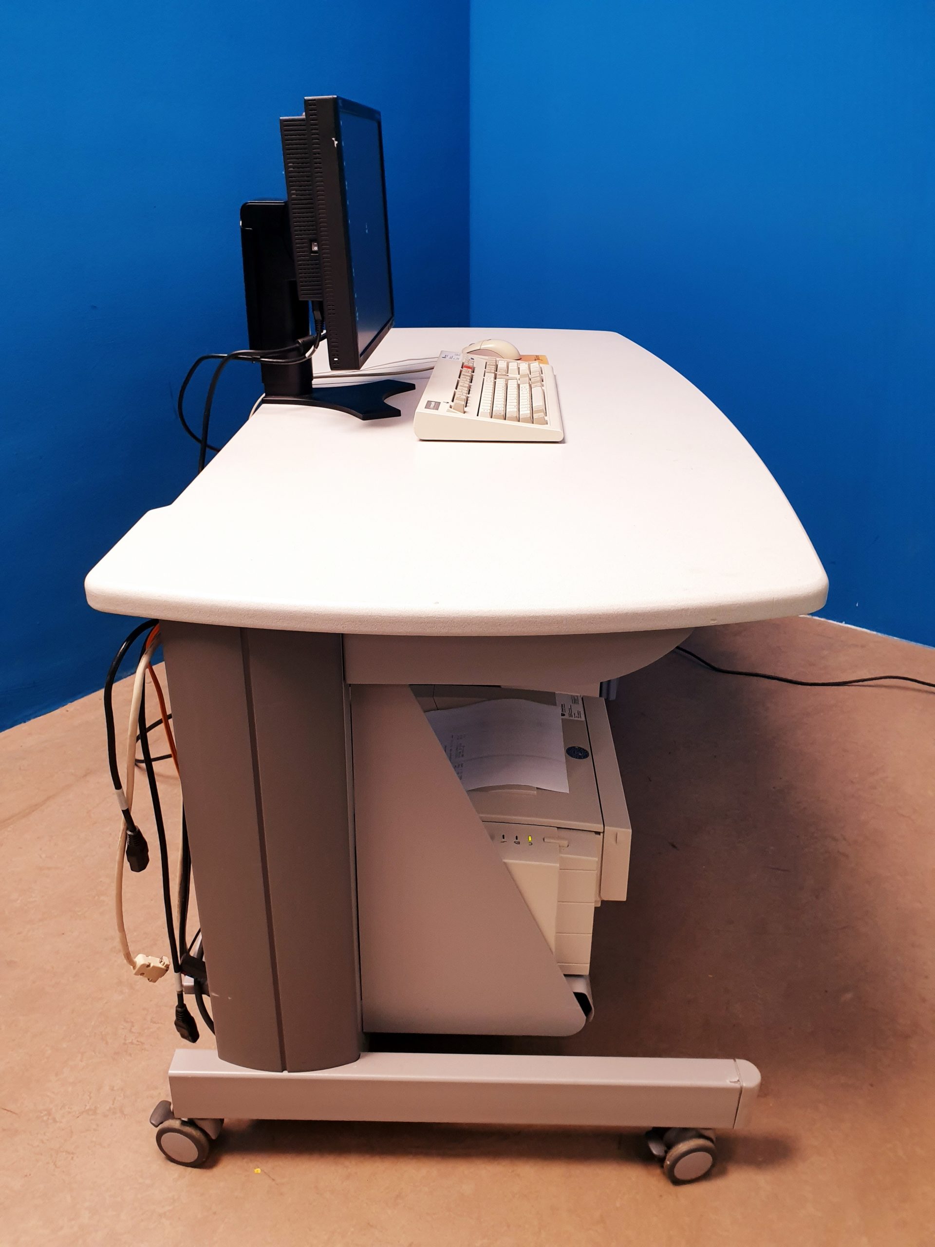 GE Accessories for cathete room + MultiSync LCD 2090UXi Monitor + HP C3980A laser printer + System Technologies 545 Computer-System thumbnail 6