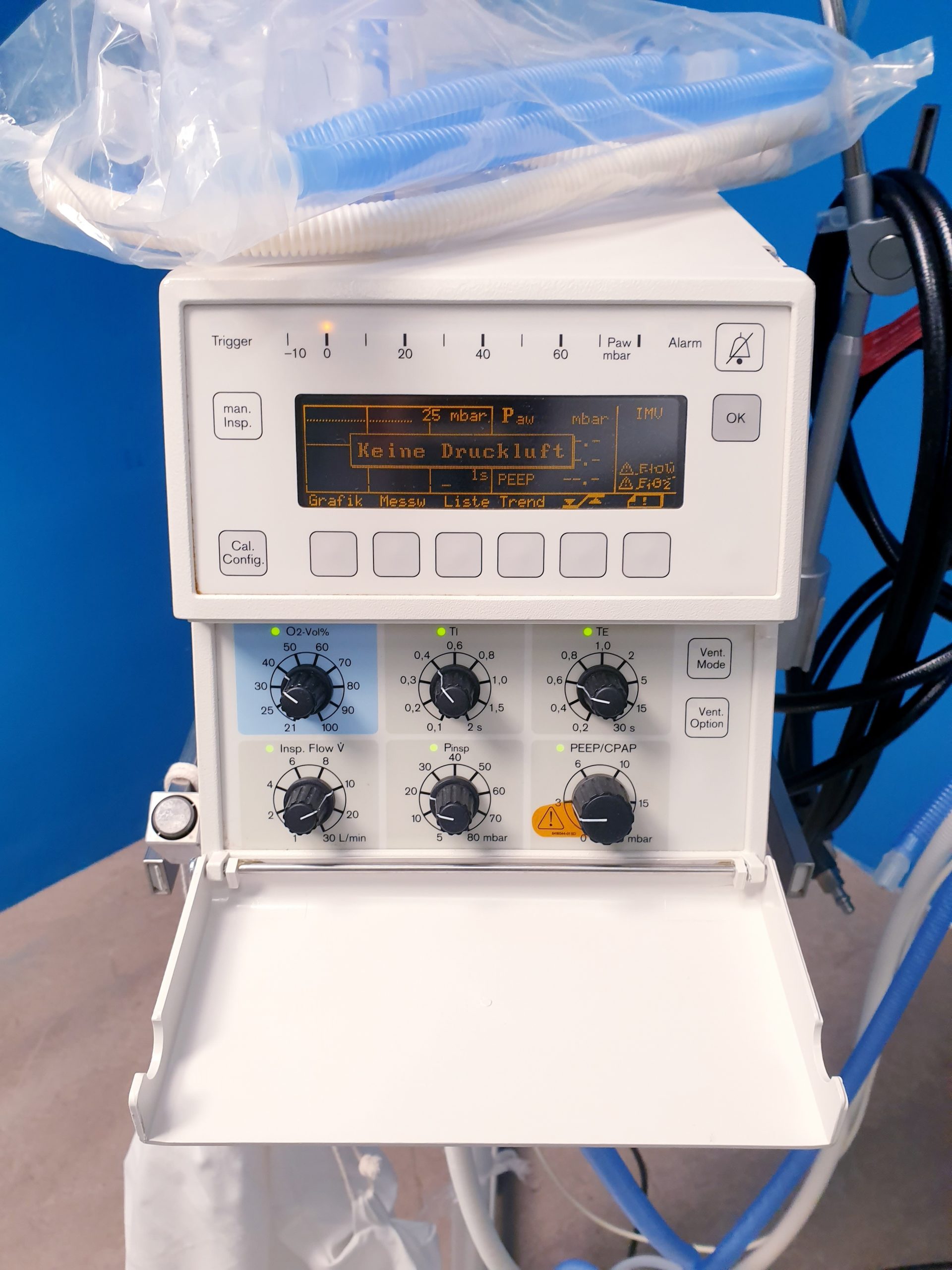 DRAGER Ventilator Babylog 8000 plus + fahrbarer Stativ thumbnail 2