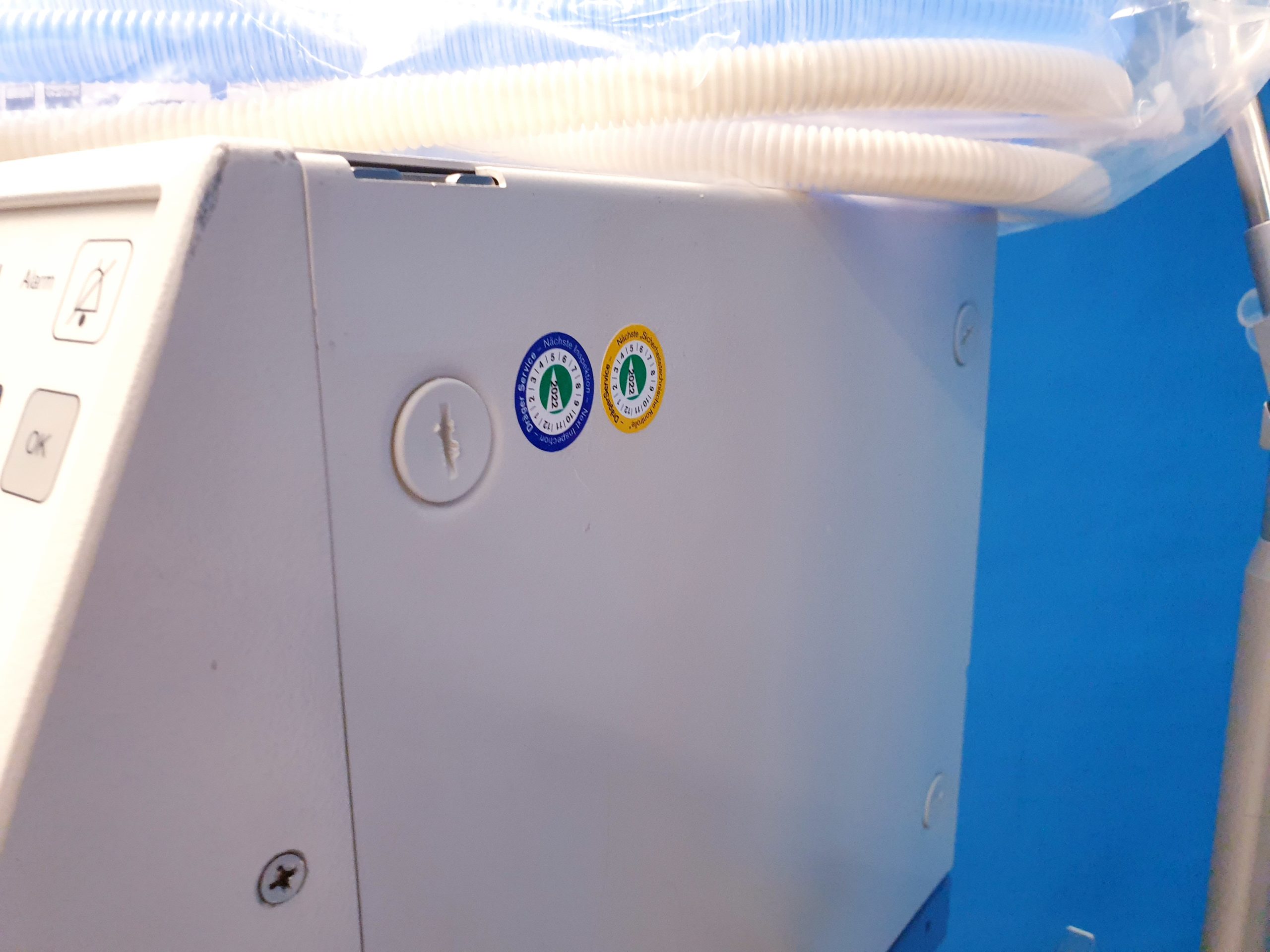 DRAGER Ventilator Babylog 8000 plus + fahrbarer Stativ thumbnail 8