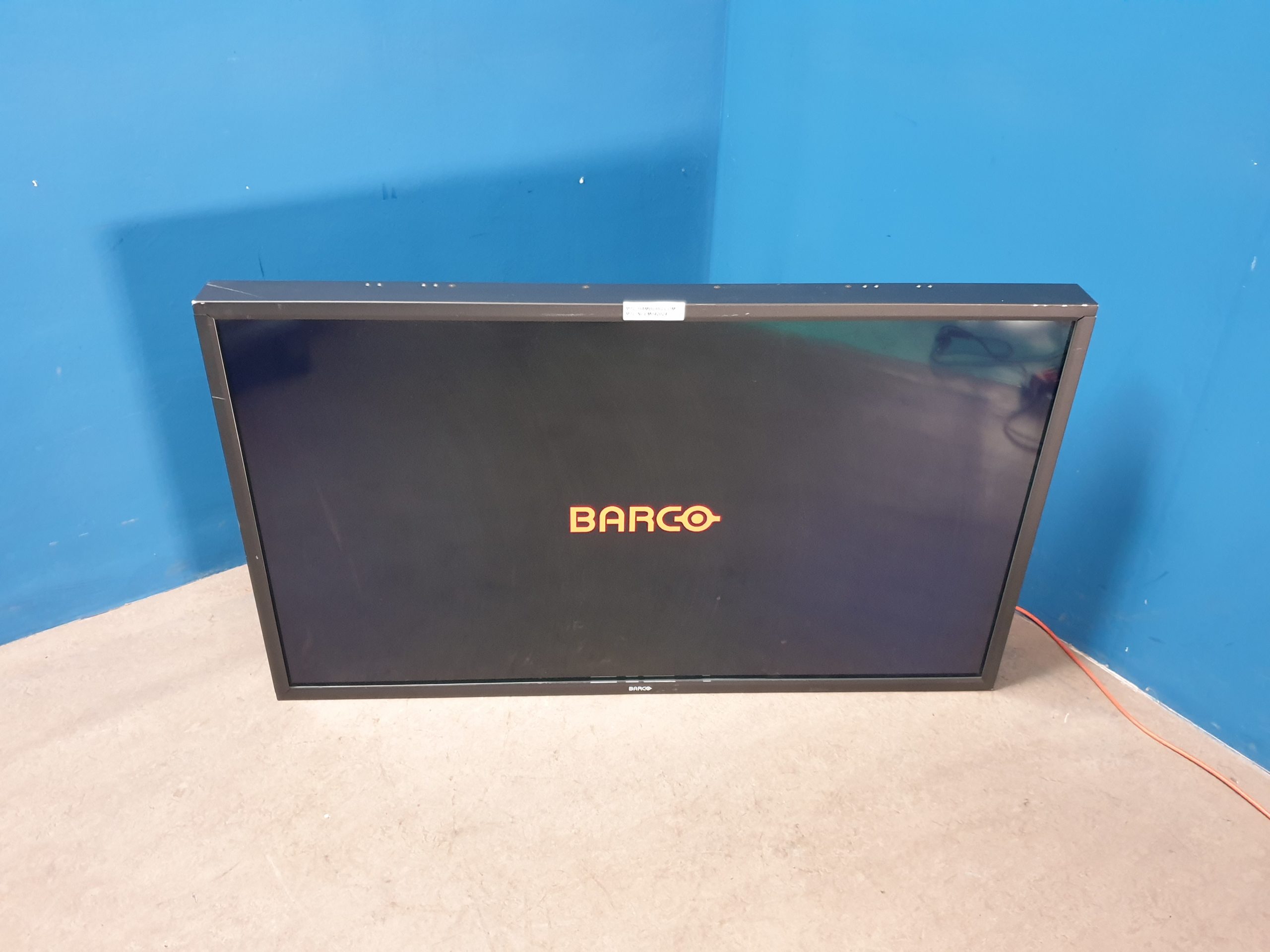 Barco MDSC-8258 58Zoll Cath Lab Monitor — image 1 of 8